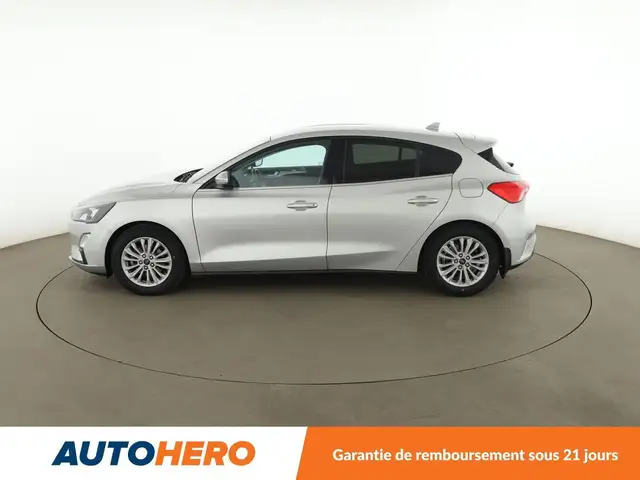 Ford Focus view 3