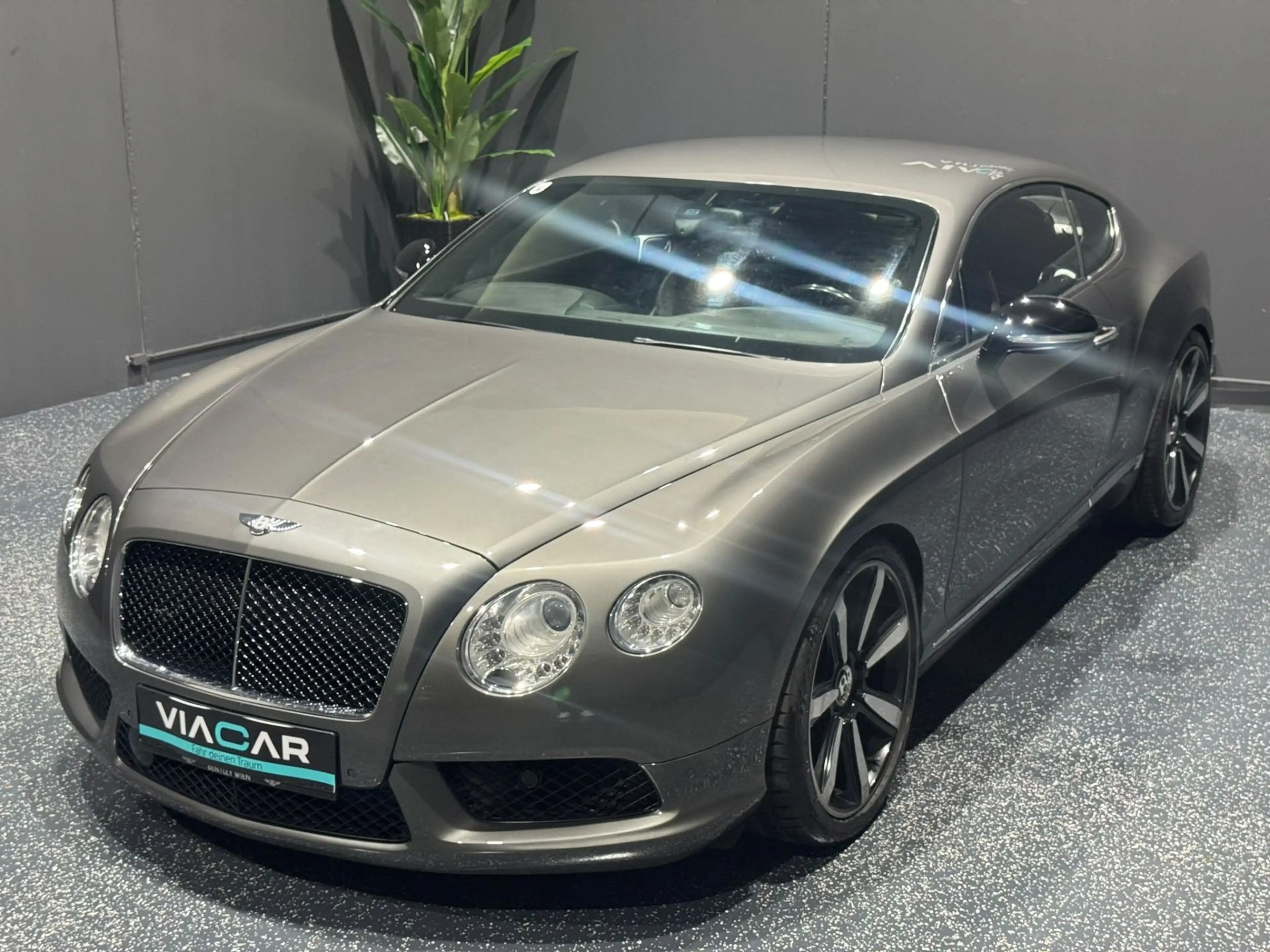 Bentley Continental Continental GT V8 — photo 12