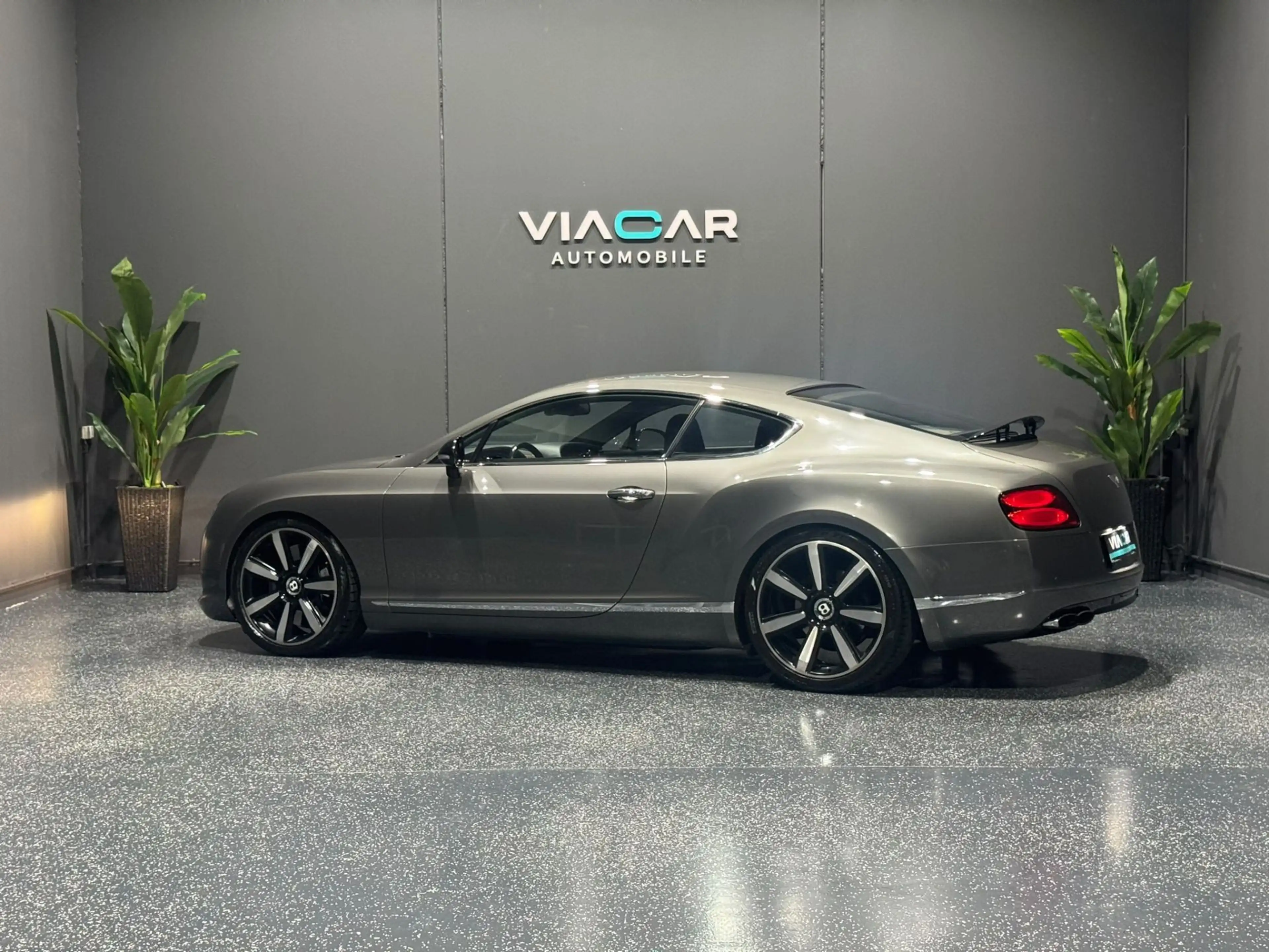 Bentley Continental Continental GT V8 — photo 13