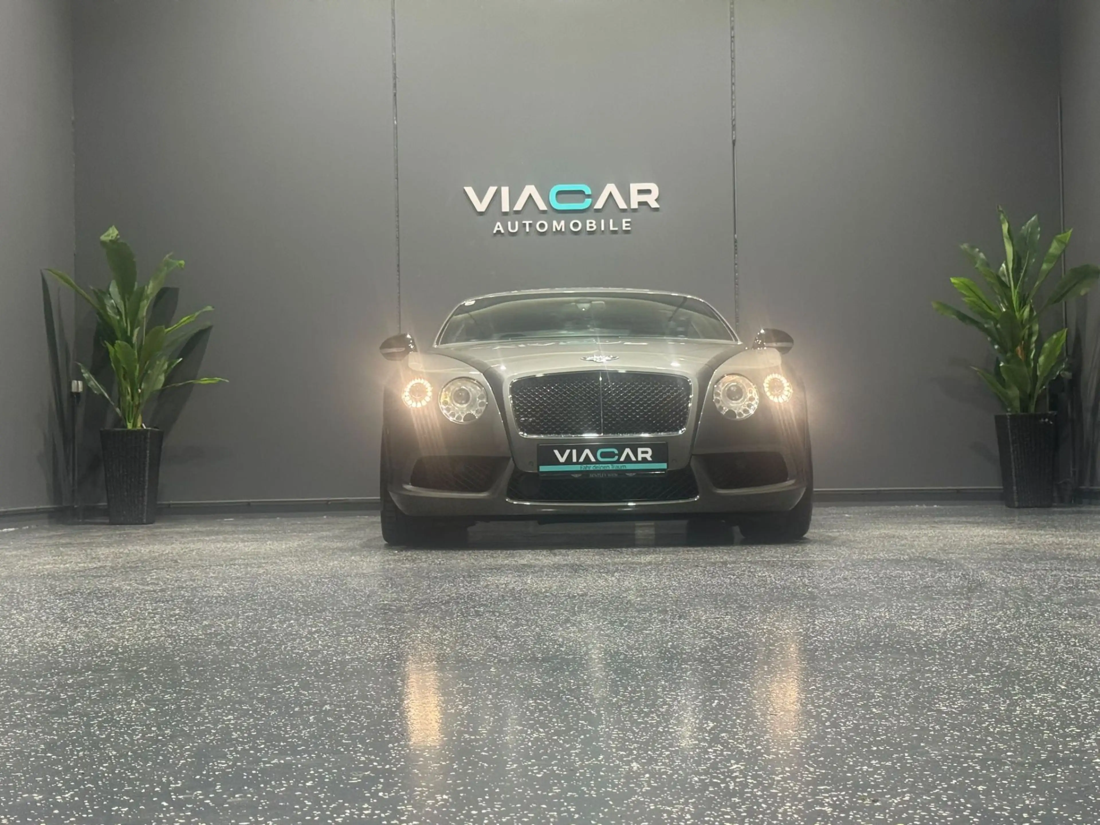 Bentley Continental Continental GT V8 — photo 11