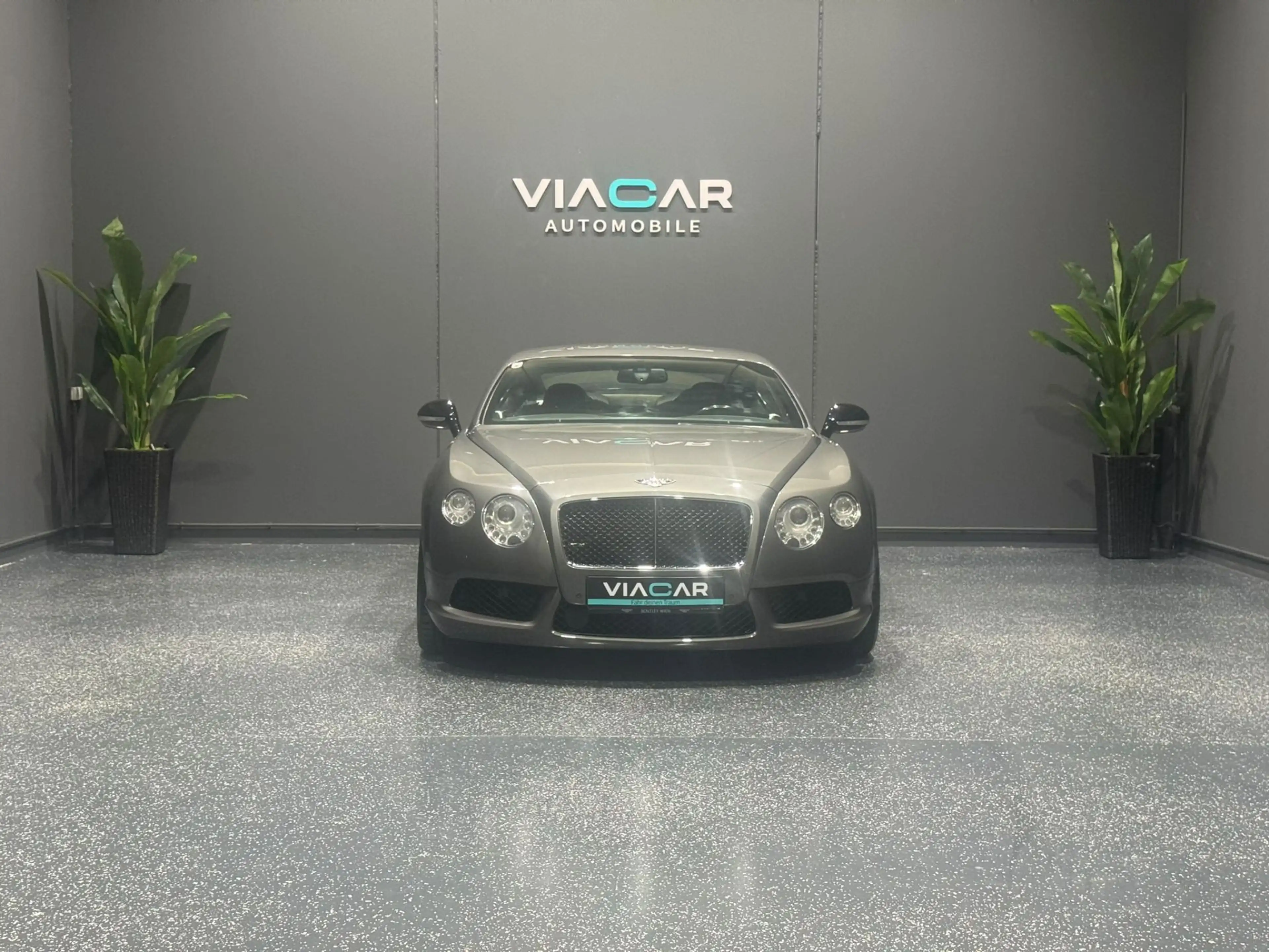 Bentley Continental Continental GT V8 — photo 10