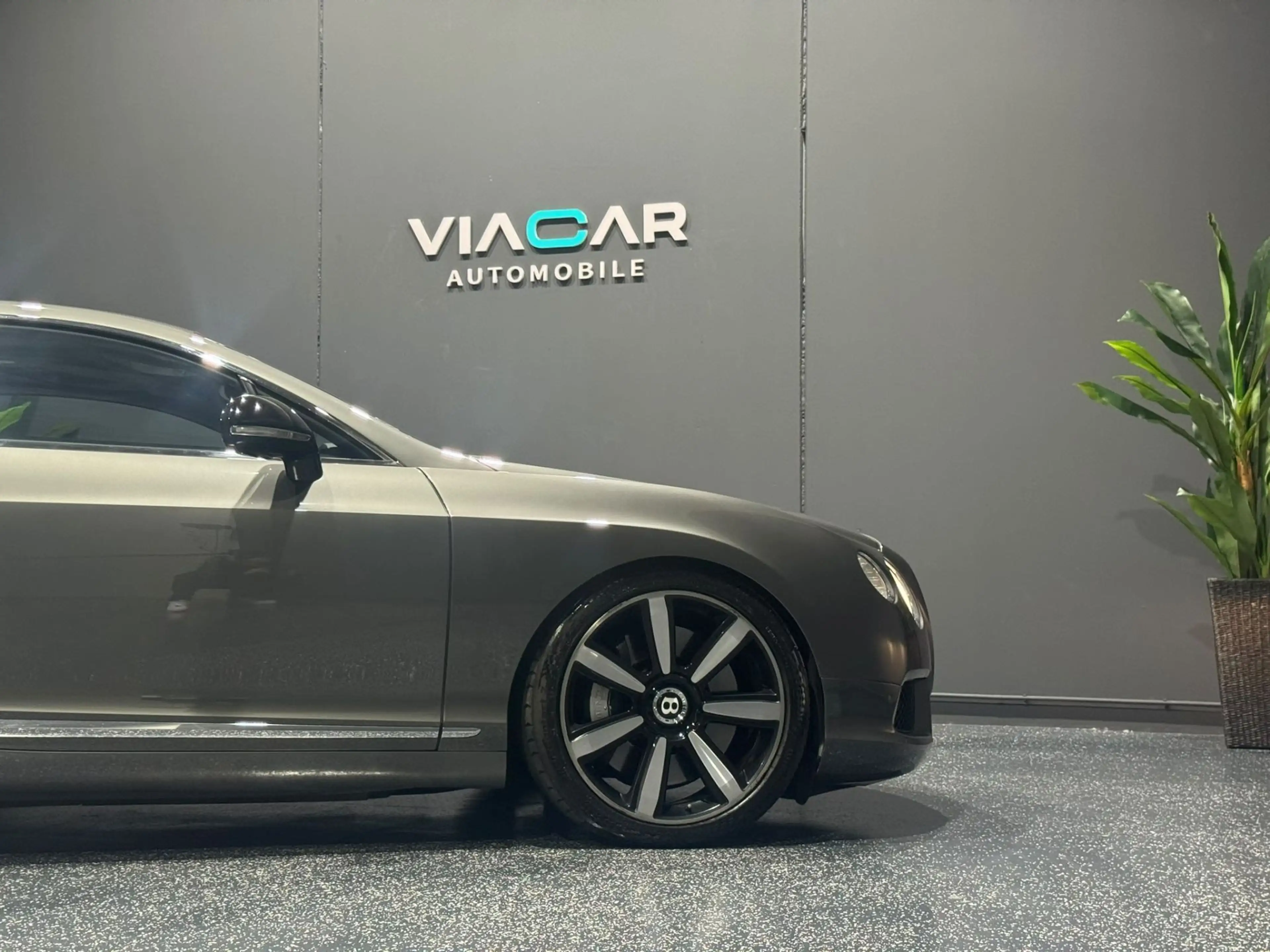 Bentley Continental Continental GT V8 — photo 8