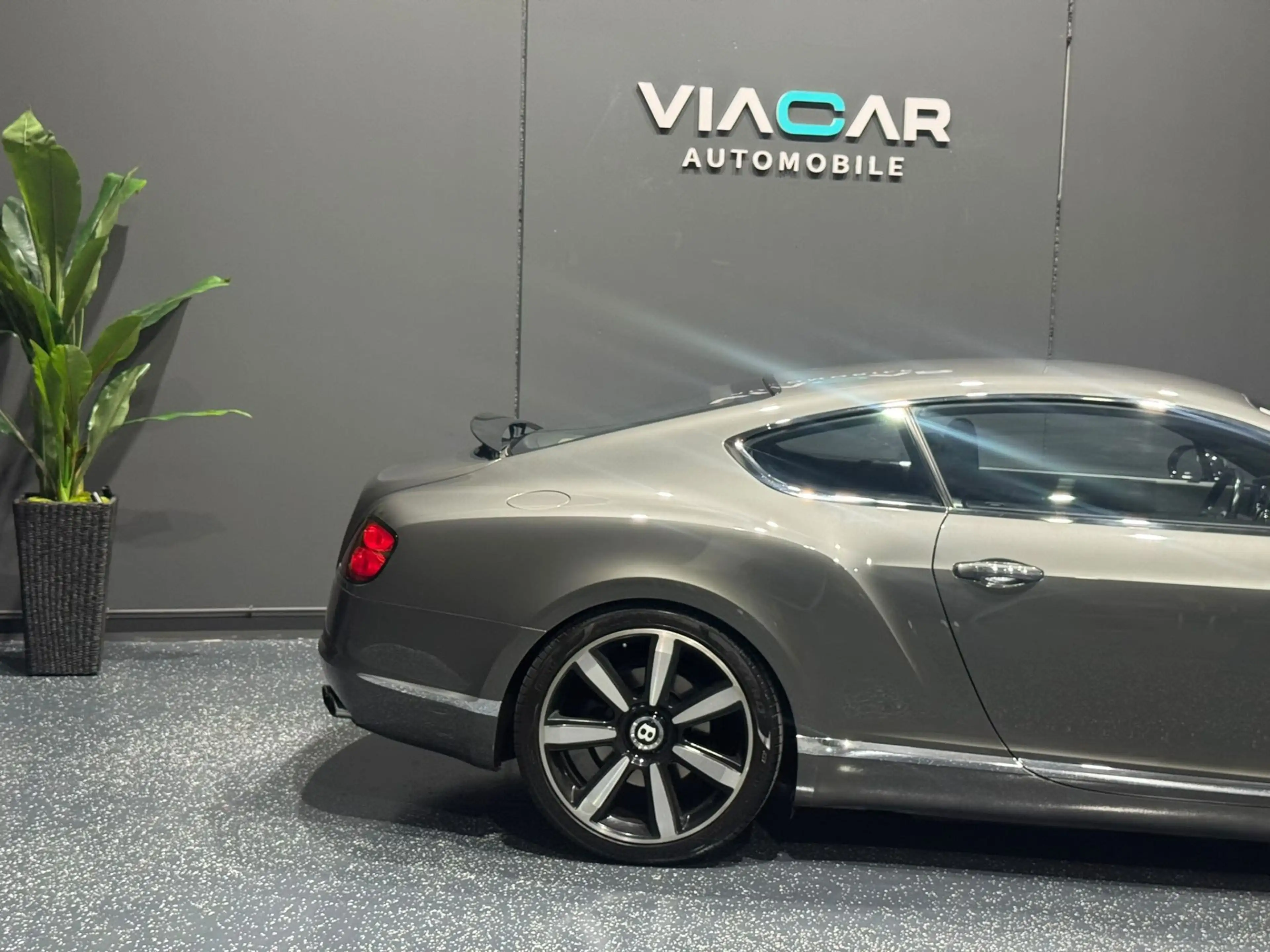 Bentley Continental Continental GT V8 — photo 6