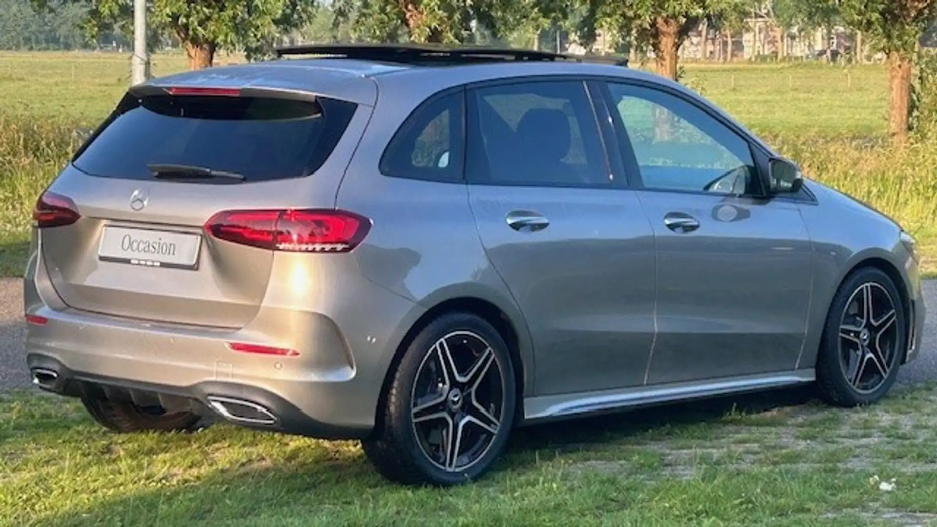 Mercedes-Benz B 200 AMG LINE AUTOMAAT 1E EIGENAAR!! NAVIGATIE WIDESCRE Zilver - 2