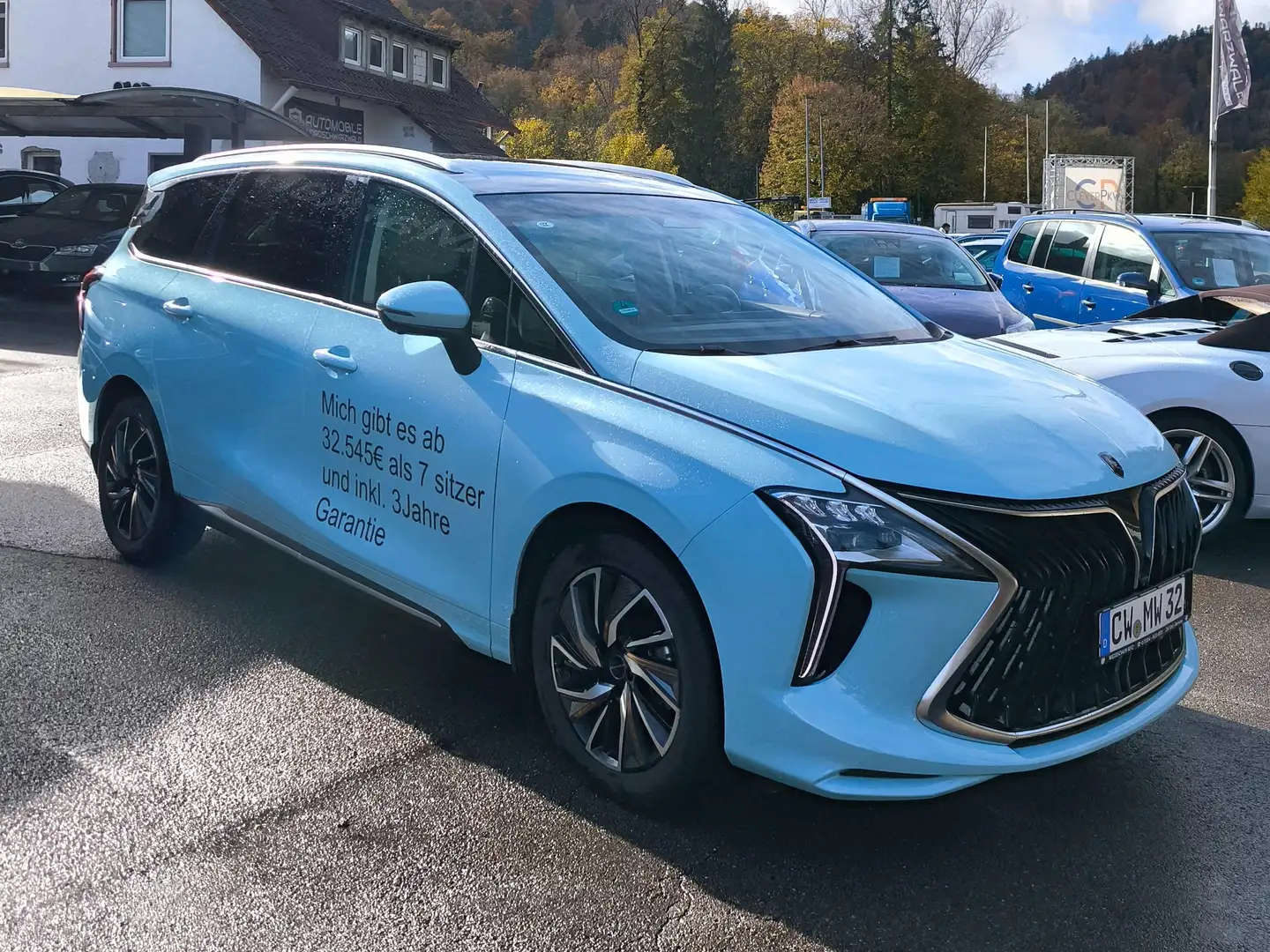 Forthing U-Tour 4 U Tourer Vollausstattung7 Sitzer Vorführwagen Blau - 1