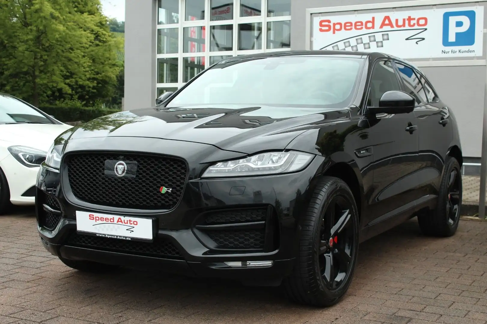 Jaguar F-Pace F-PACE 3.0d R-Sport BLACK/PANORAMA/LEDER ROT/20" Zwart - 2