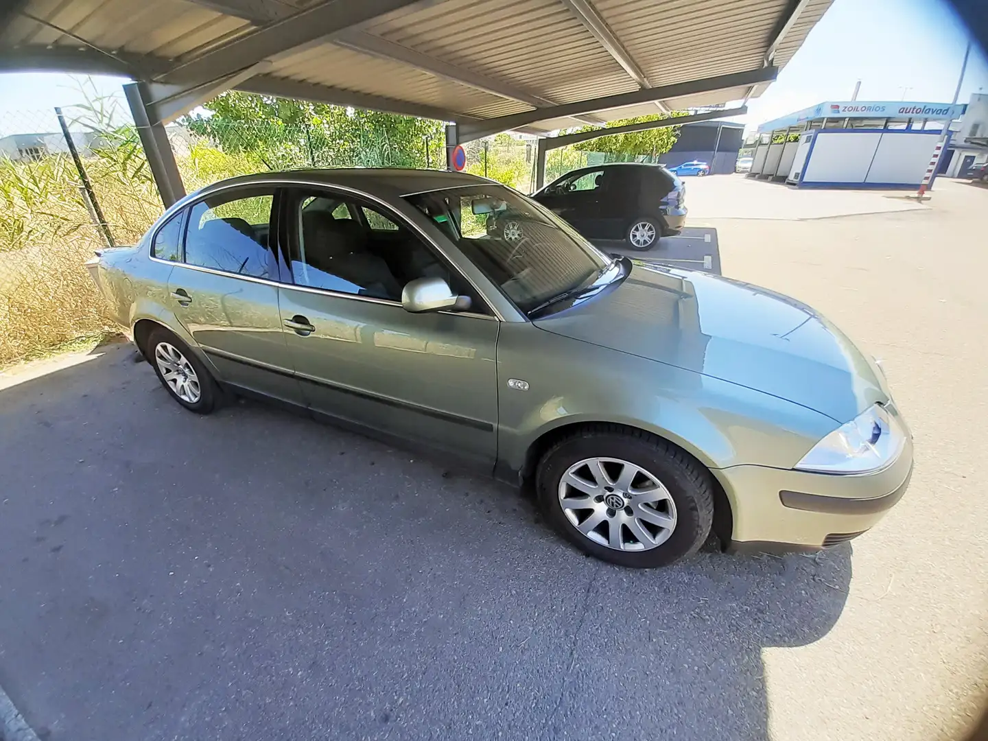 Volkswagen Passat 1.9 TDi 130 CV Trendline Verde - 2