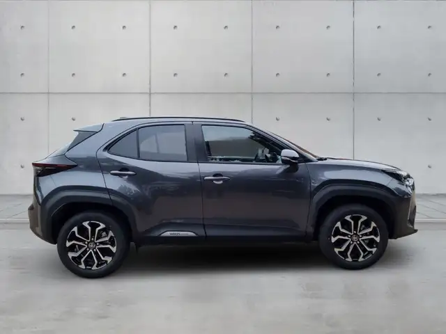 Toyota Yaris Cross view 4
