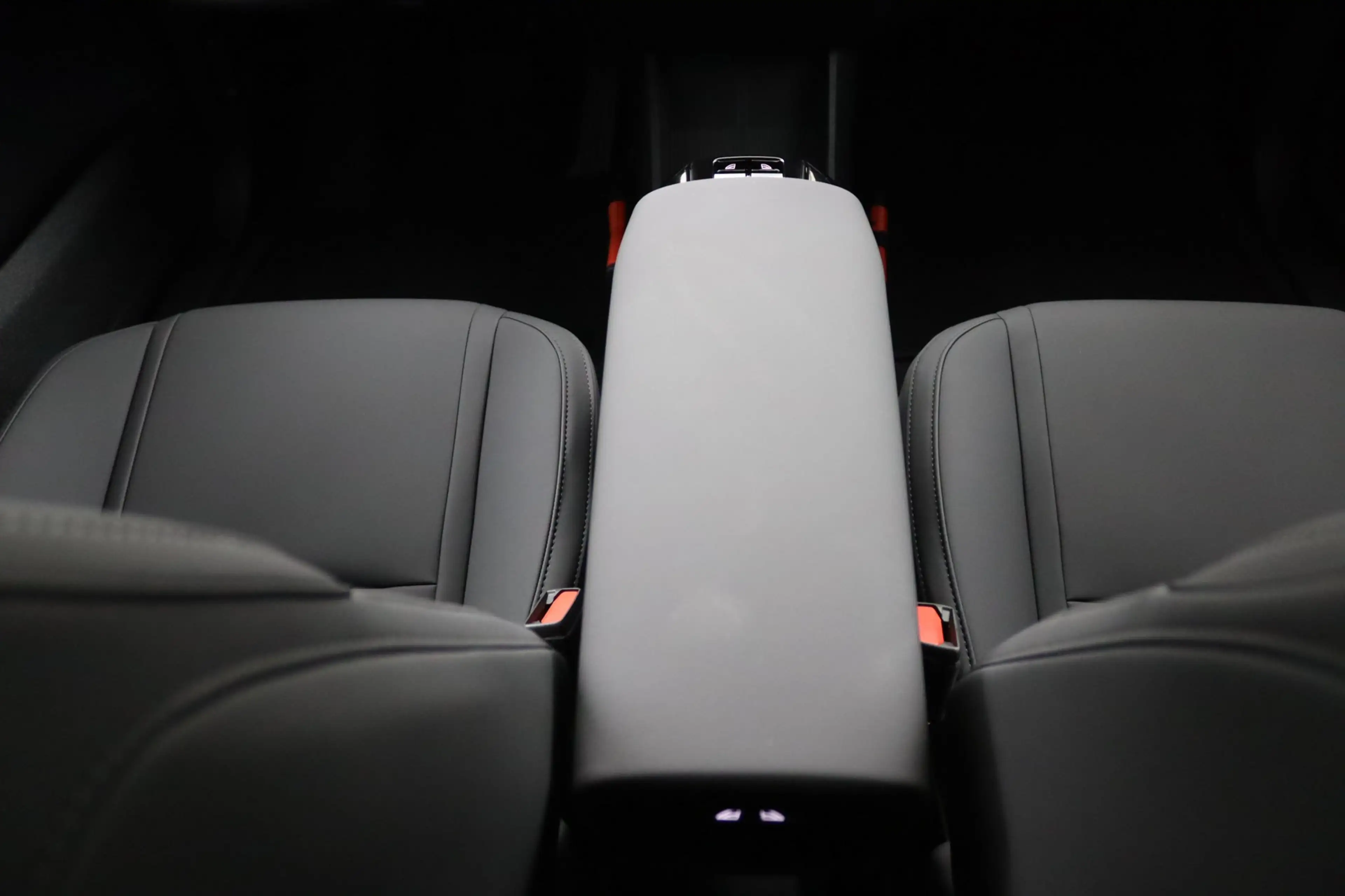 Volvo EX30 P5 Long Range Plus Black Edition Europa 69 kWh | D — photo 41