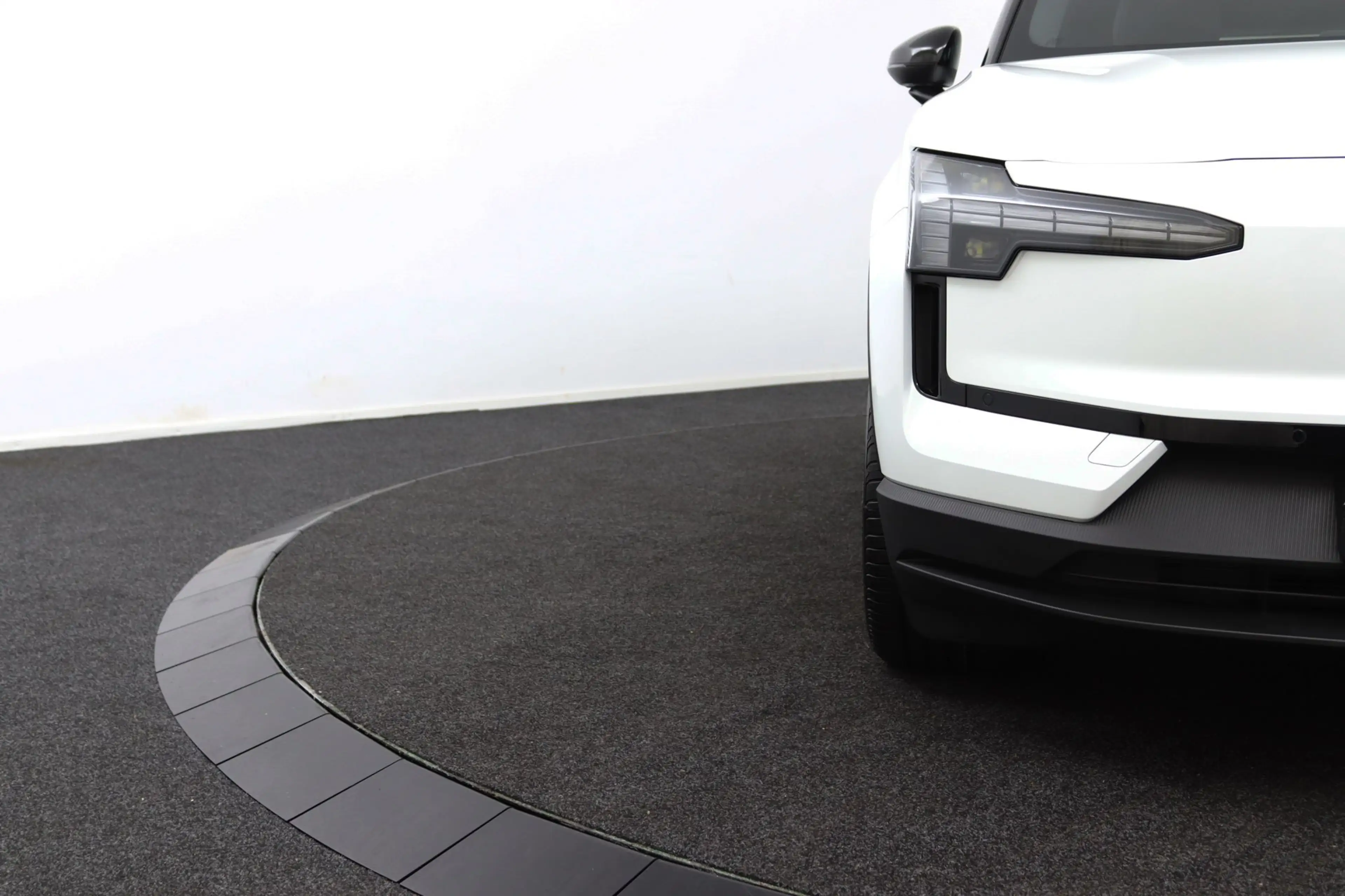 Volvo EX30 P5 Long Range Plus Black Edition Europa 69 kWh | D — photo 39