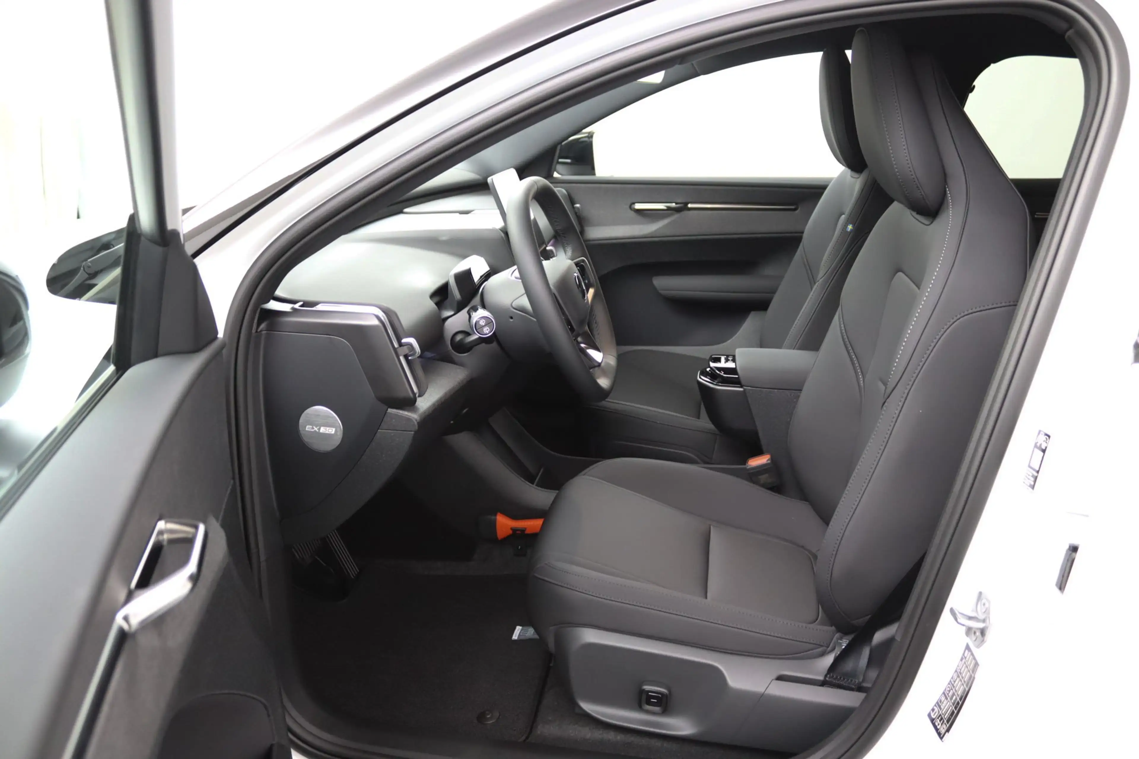 Volvo EX30 P5 Long Range Plus Black Edition Europa 69 kWh | D — photo 8