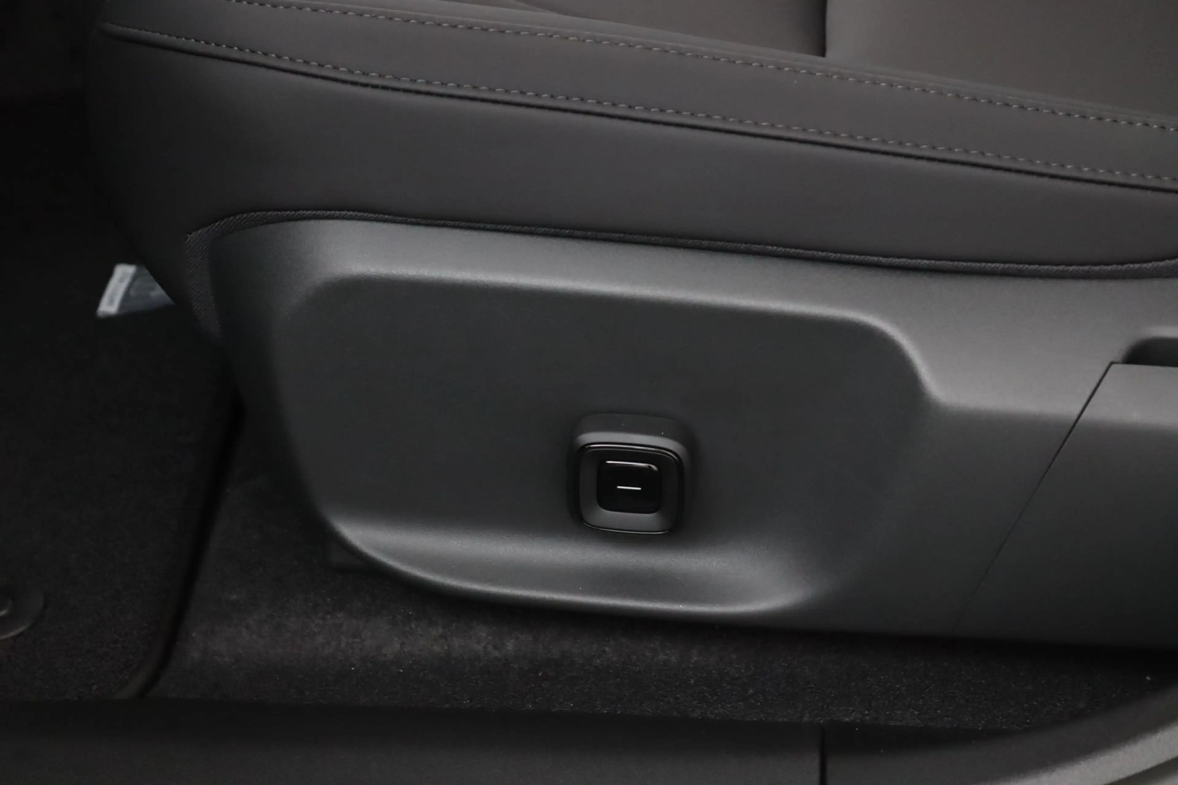 Volvo EX30 P5 Long Range Plus Black Edition Europa 69 kWh | D — photo 42