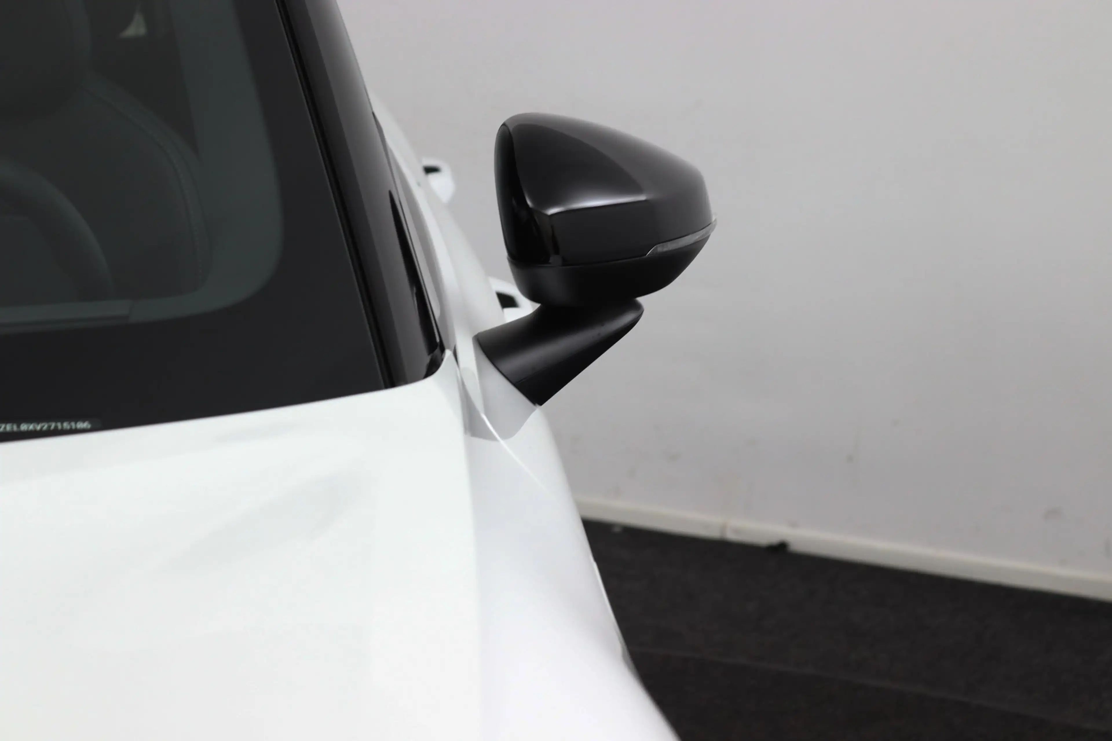 Volvo EX30 P5 Long Range Plus Black Edition Europa 69 kWh | D — photo 37