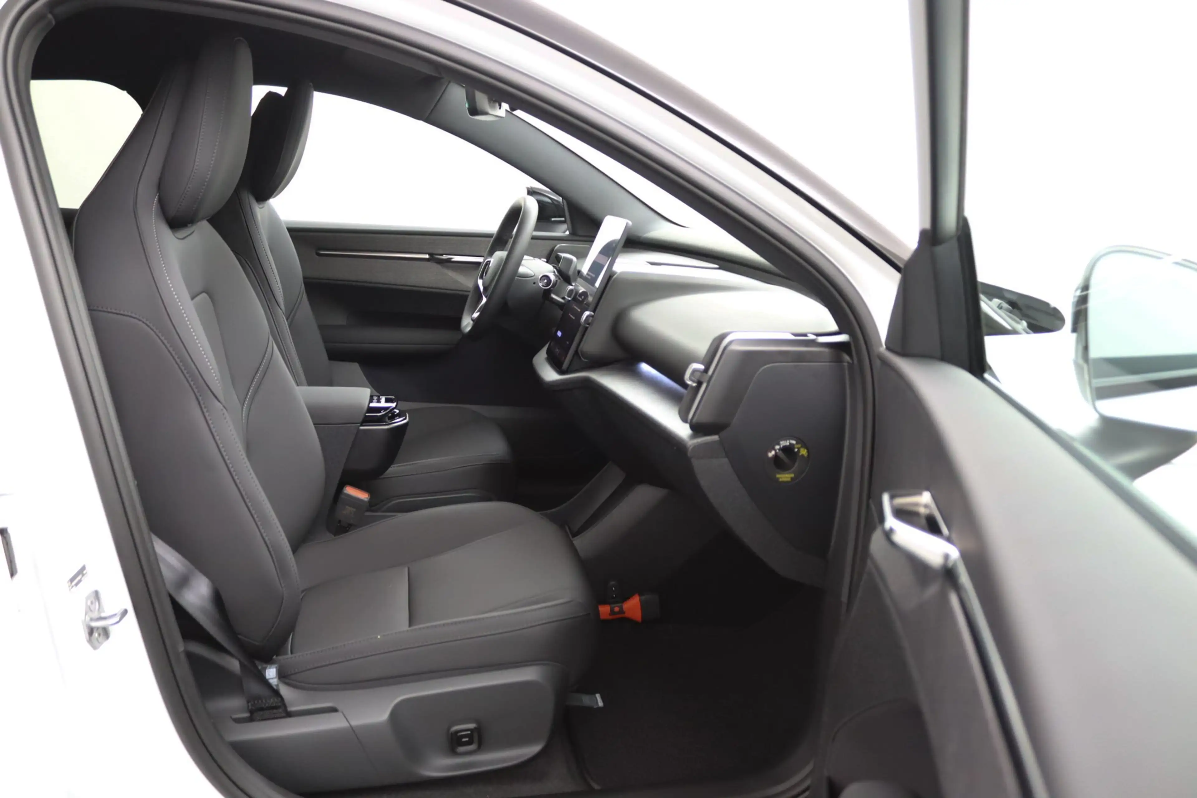 Volvo EX30 P5 Long Range Plus Black Edition Europa 69 kWh | D — photo 9