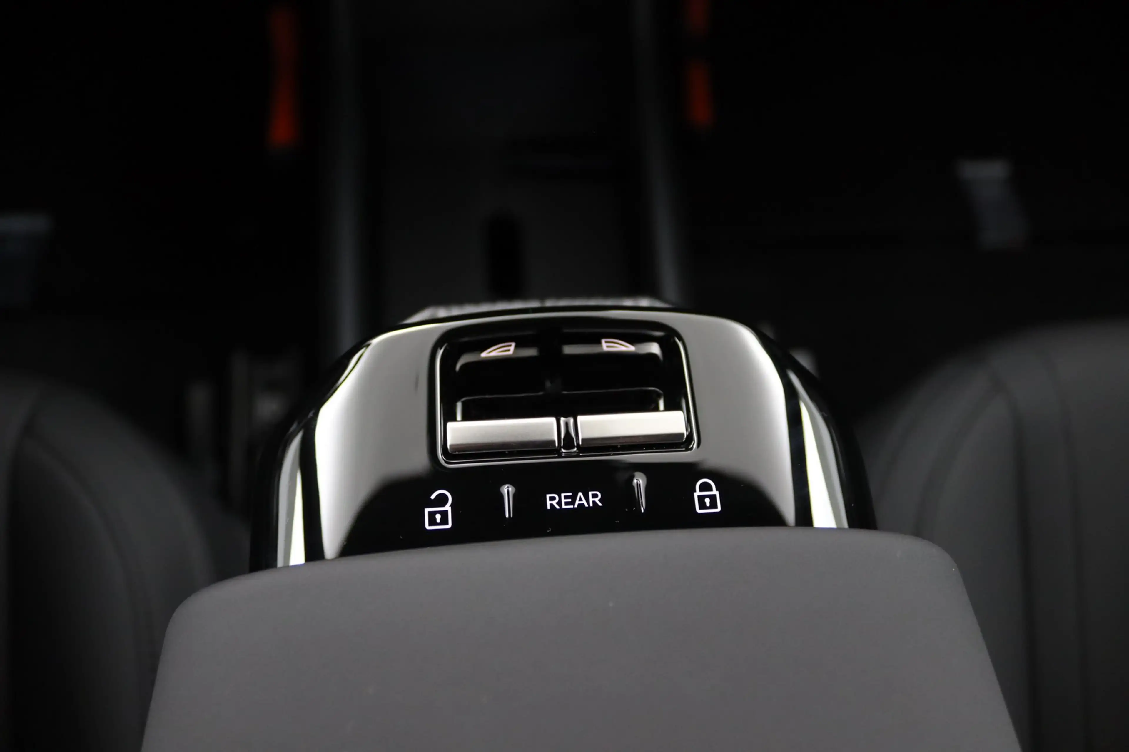 Volvo EX30 P5 Long Range Plus Black Edition Europa 69 kWh | D — photo 23