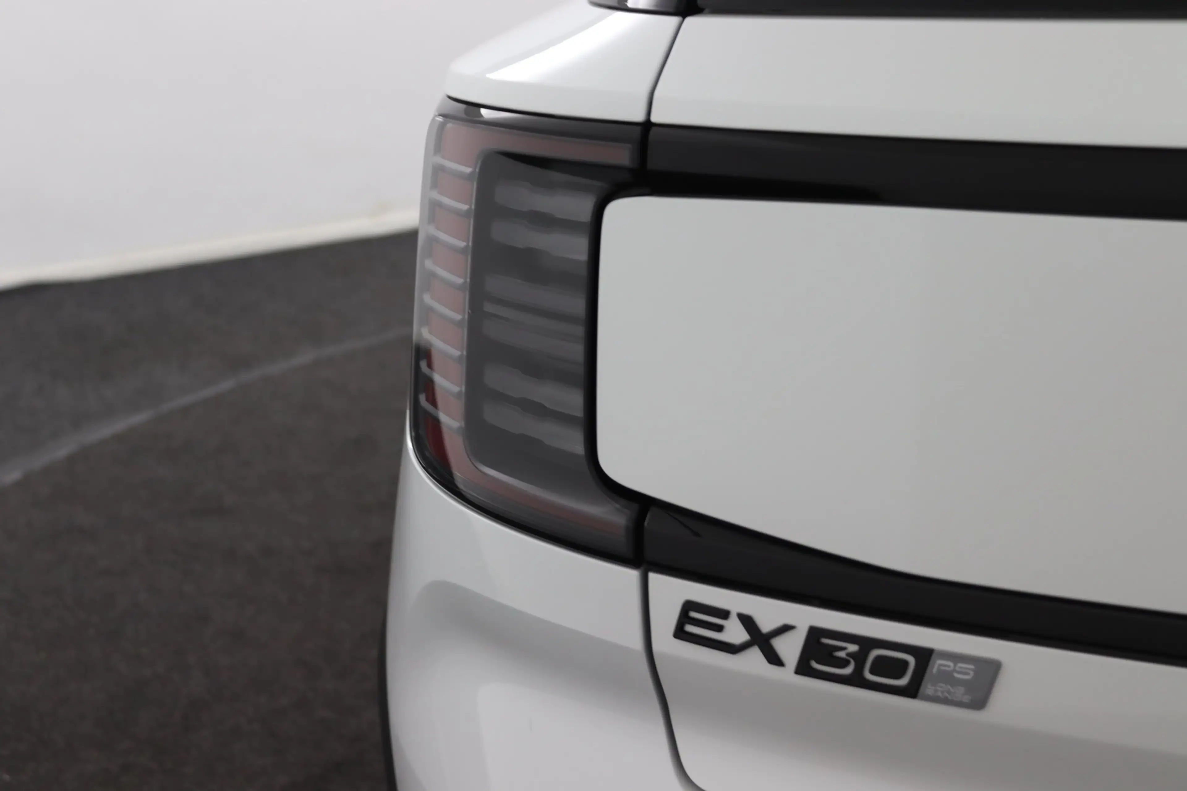Volvo EX30 P5 Long Range Plus Black Edition Europa 69 kWh | D — photo 40