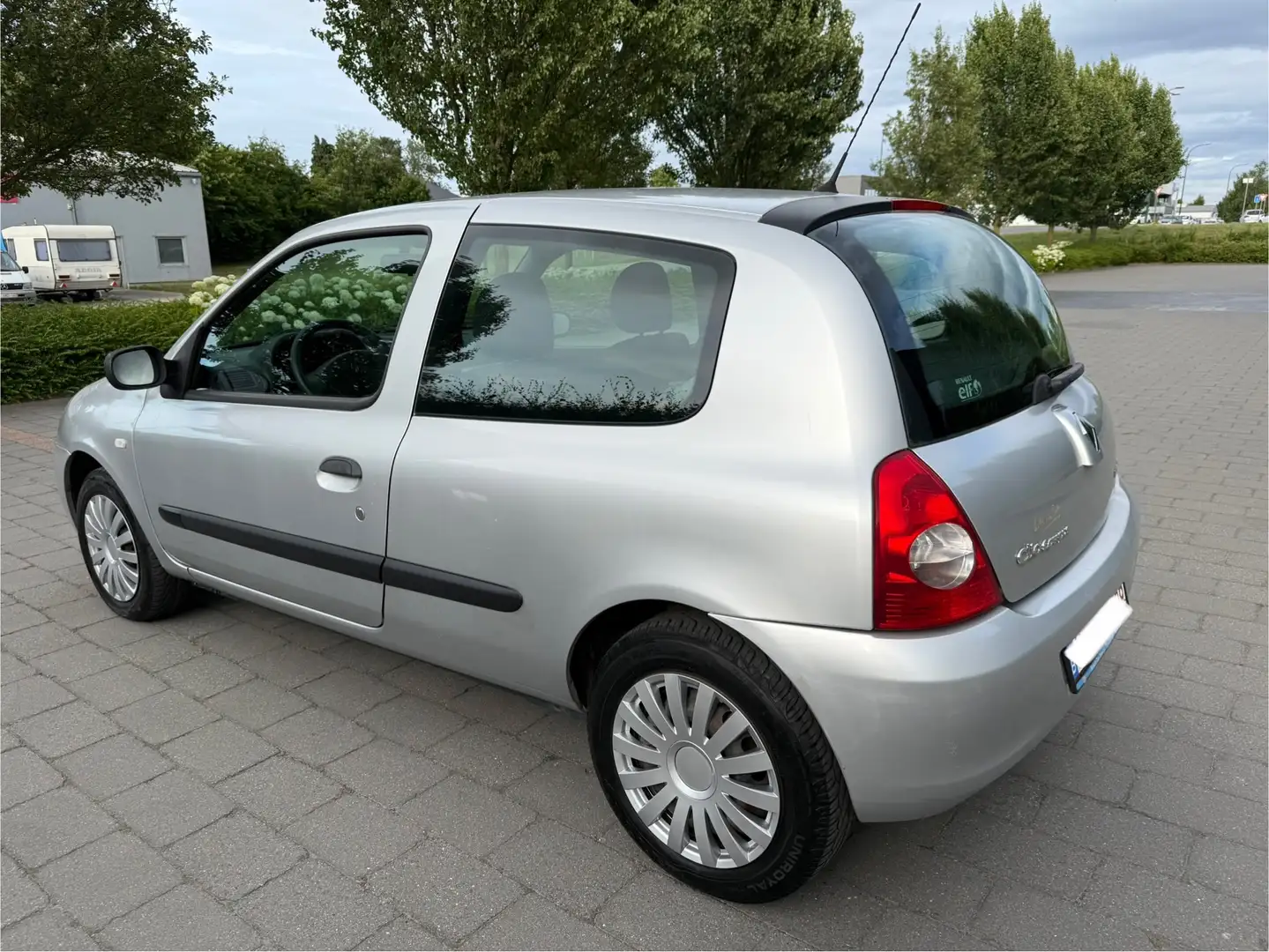 Renault Clio Clio 1.2i Campus // 1ere main // Tel 0492/43.69.59 - 2
