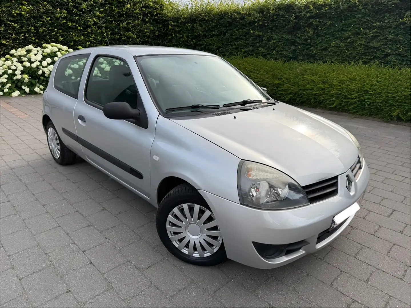 Renault Clio Clio 1.2i Campus // 1ere main // Tel 0492/43.69.59 - 1