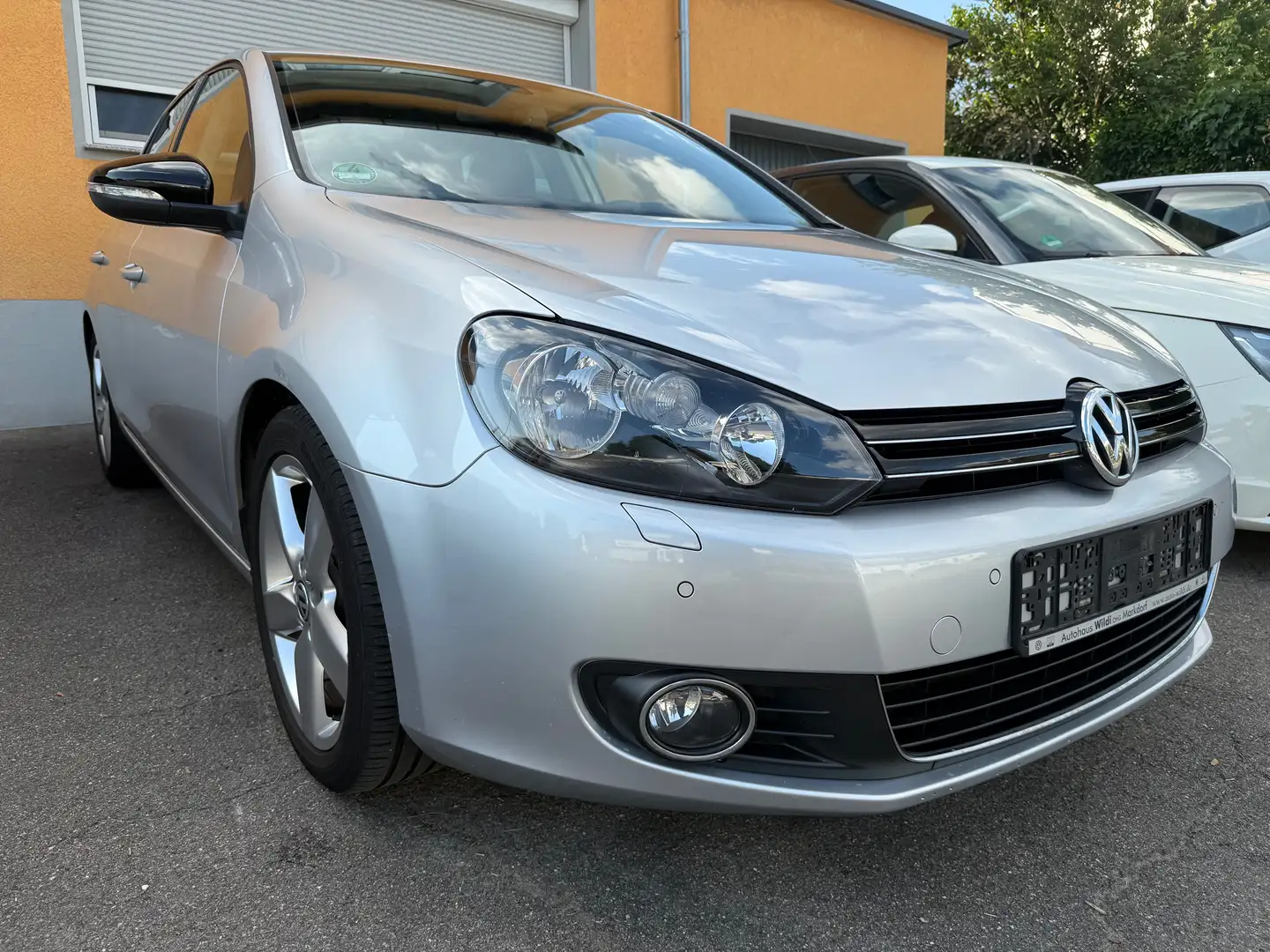 Volkswagen Golf Style Schiebedach Kurvenlicht Klimaautomatik MP3 Grau - 1