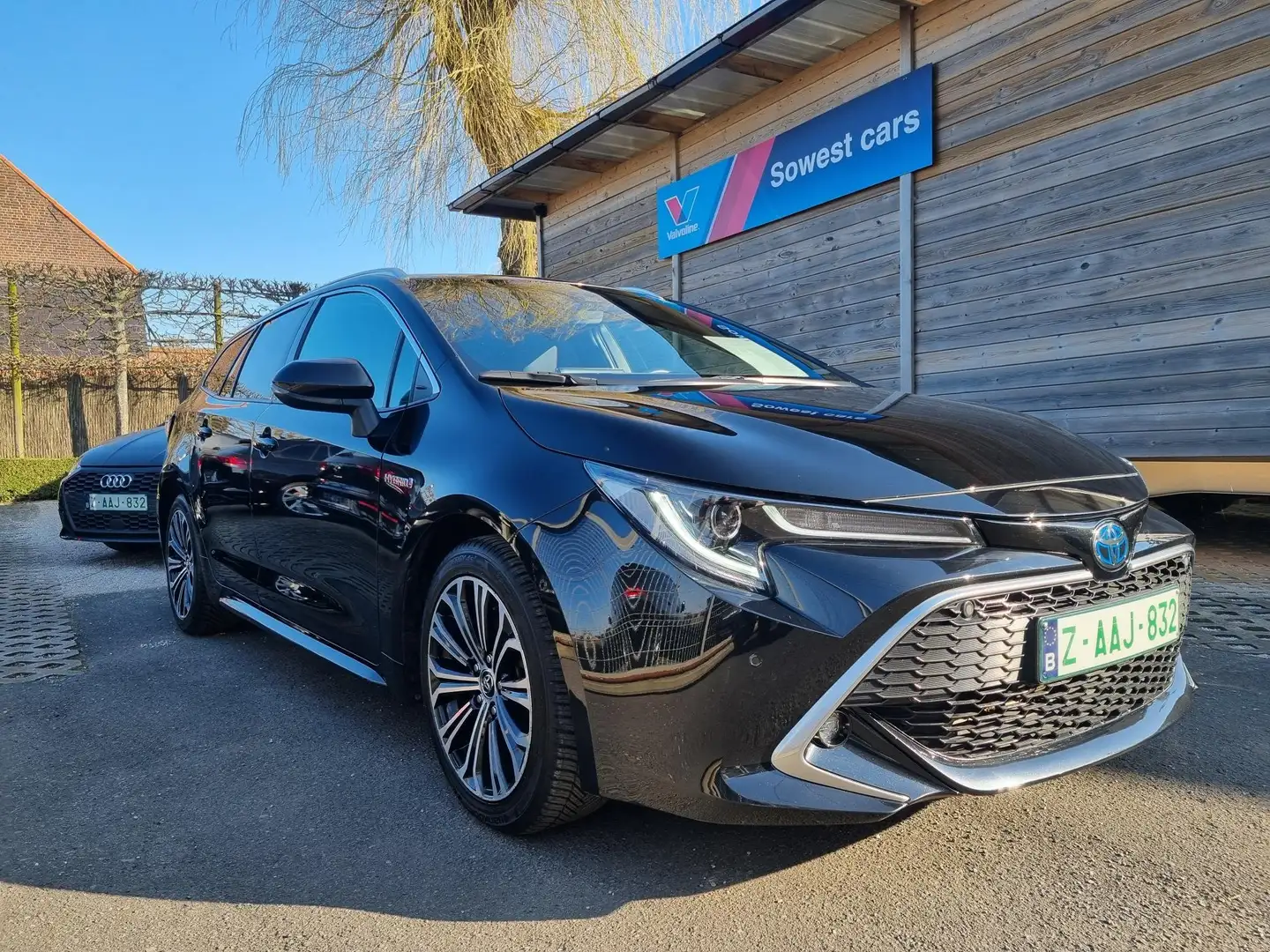 Toyota Corolla SW 1.8 Hybrid e-CVT Zwart - 1