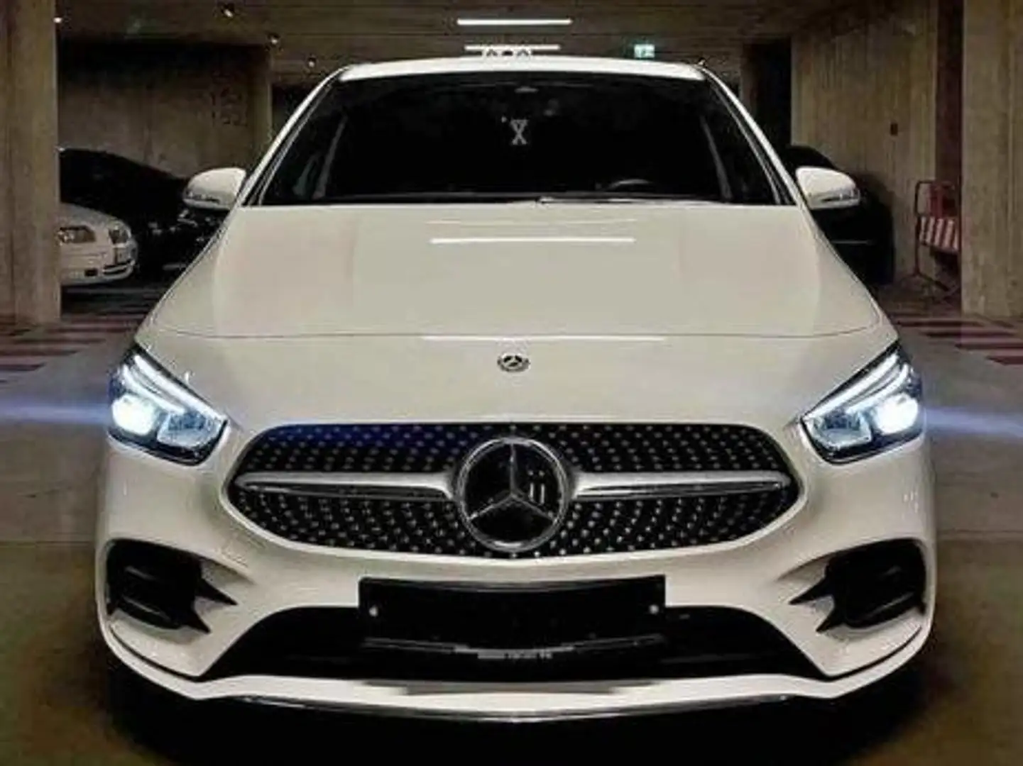 Mercedes-Benz 180 Classe B Automatic AMG  Line bijela - 1