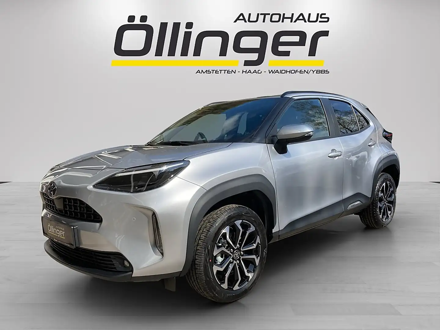 Toyota Yaris Cross 1,5 VVT-i Hybrid Active Drive Aut. Silber - 1