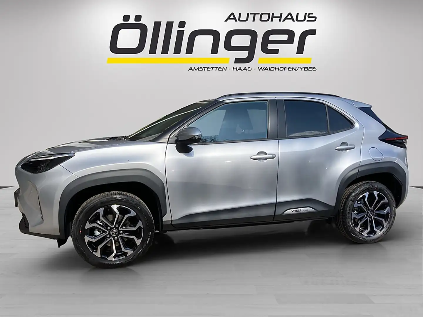 Toyota Yaris Cross 1,5 VVT-i Hybrid Active Drive Aut. Silber - 2