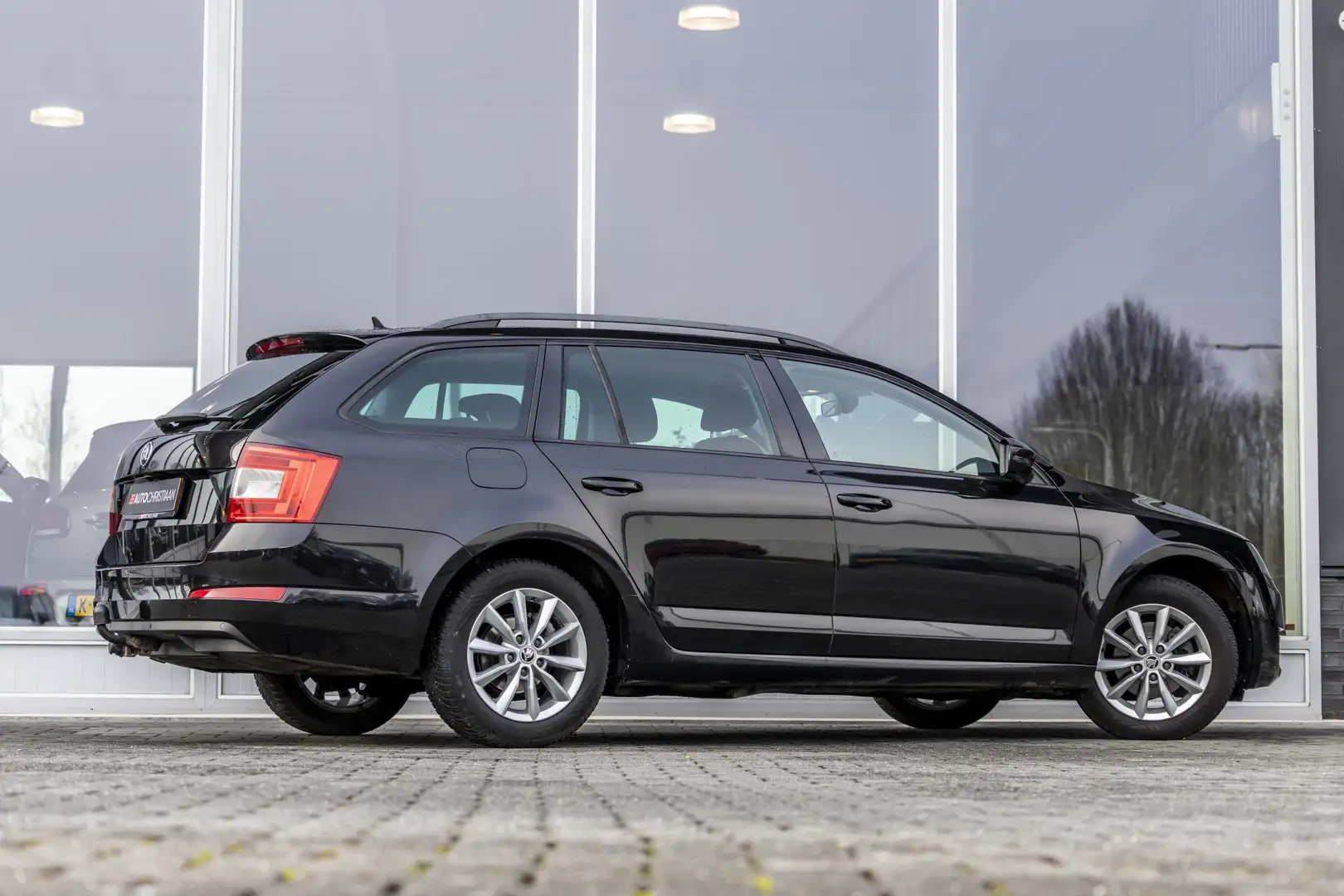Skoda Octavia Combi 1.0 TSI Greentech Ambition Business | Parkee Noir - 2
