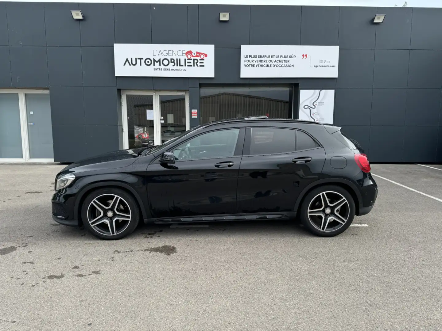 Mercedes-Benz GLA 180 220d 4MATIC 7G-DCT 177 cv Fascination AMG Line Noir - 2