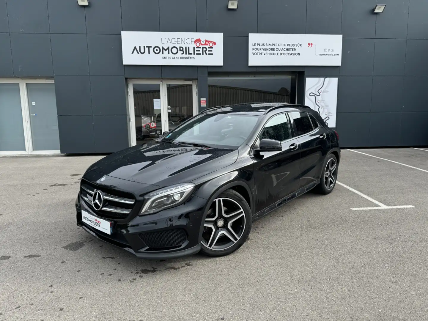 Mercedes-Benz GLA 180 220d 4MATIC 7G-DCT 177 cv Fascination AMG Line Noir - 1