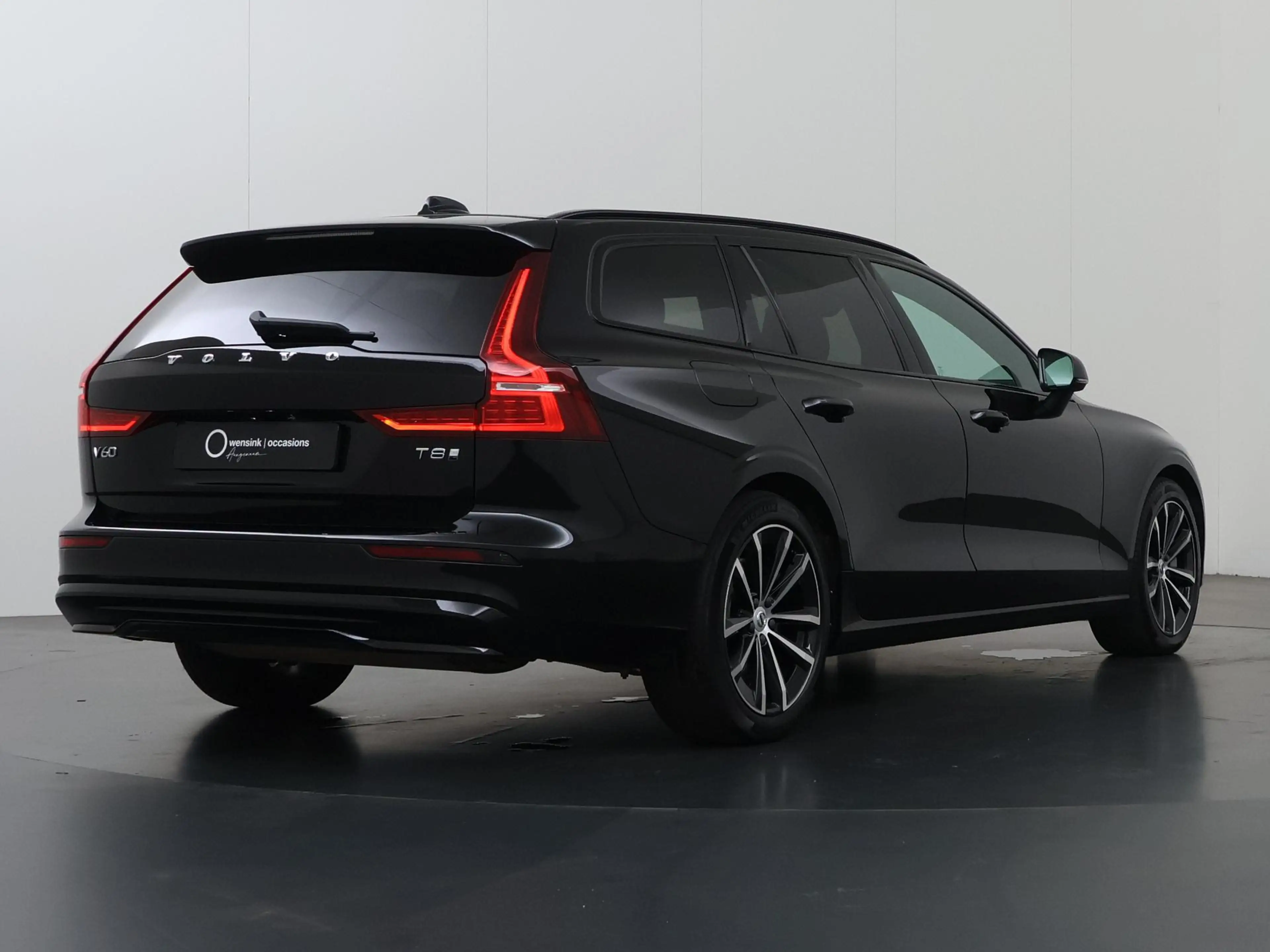 Volvo V60 2.0 T8 Plug-in hybrid AWD Plus Dark | SOH 96,2% | — photo 2