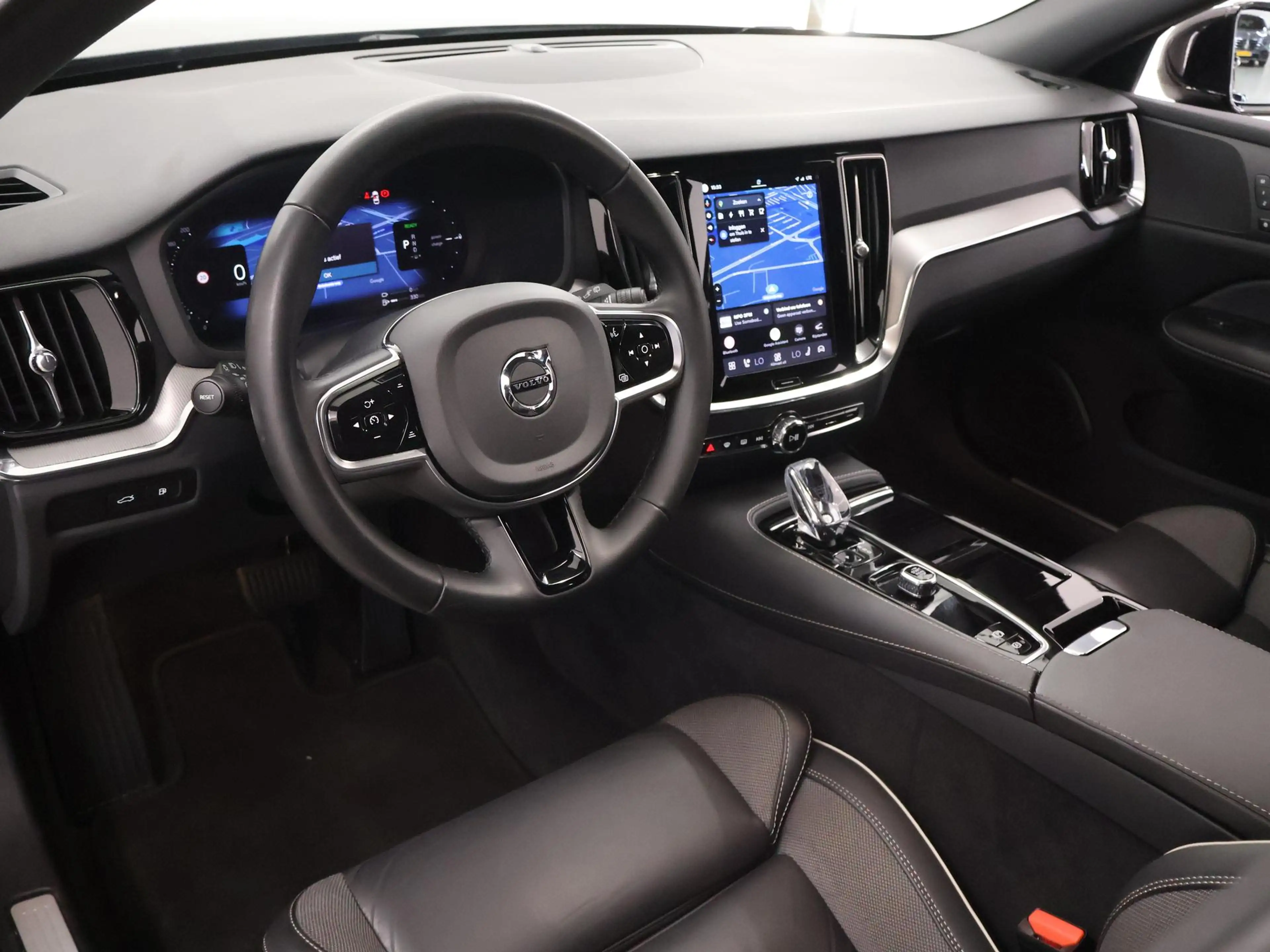 Volvo V60 2.0 T8 Plug-in hybrid AWD Plus Dark | SOH 96,2% | — photo 8