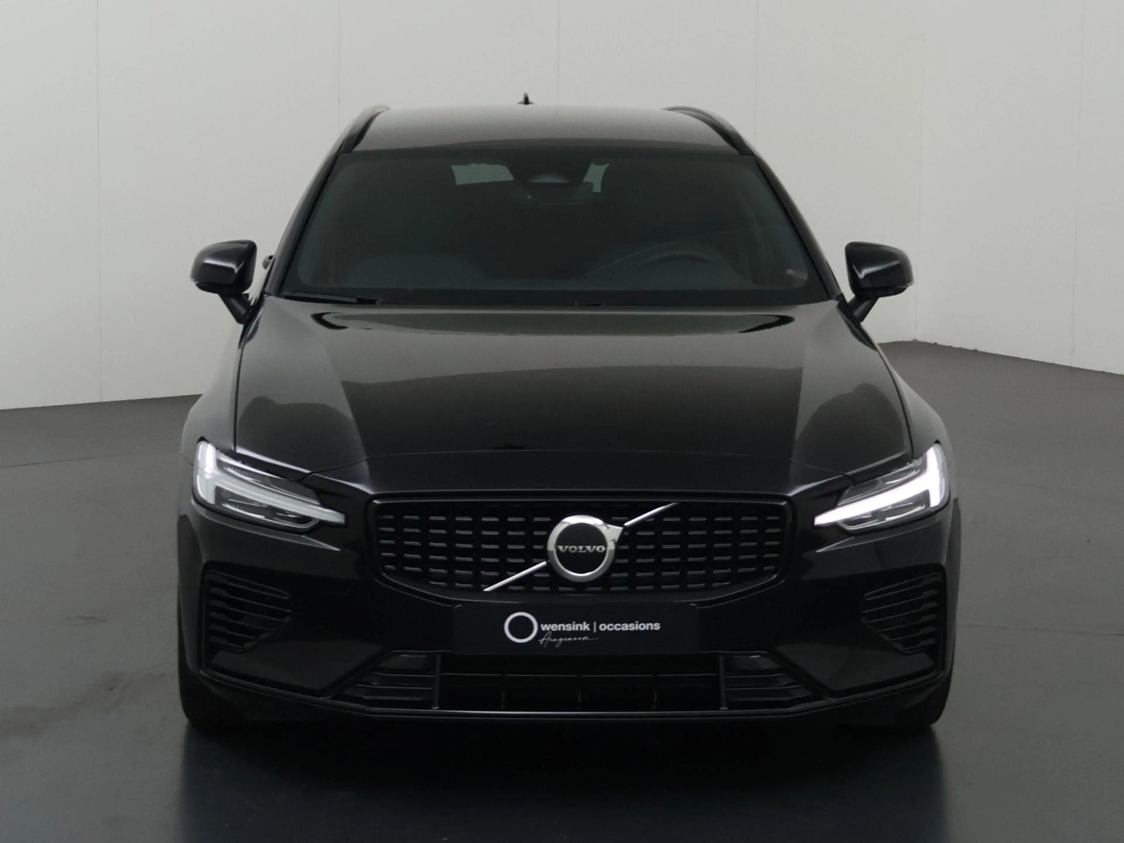 Volvo V60 2.0 T8 Plug-in hybrid AWD Plus Dark | SOH 96,2% | — photo 3