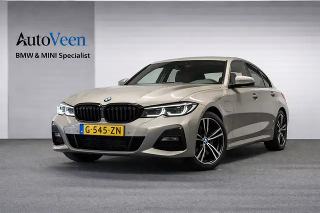 BMW 330 3-serie 330e eDrive Edition (M-SPORT, PANO, LEDER,