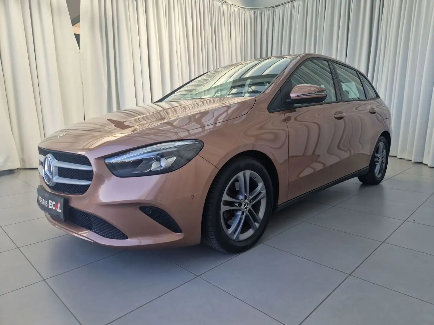 Mercedes-Benz B 180 d 360 AUT Fernlichtass. Kam. KlimaA LED LM Braun - 2