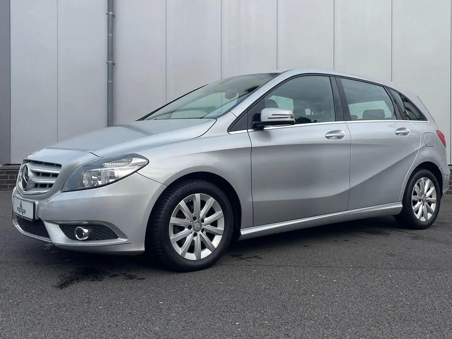 Mercedes-Benz B 180 B-Klasse (BlueEFFICIENCY) Grau - 2