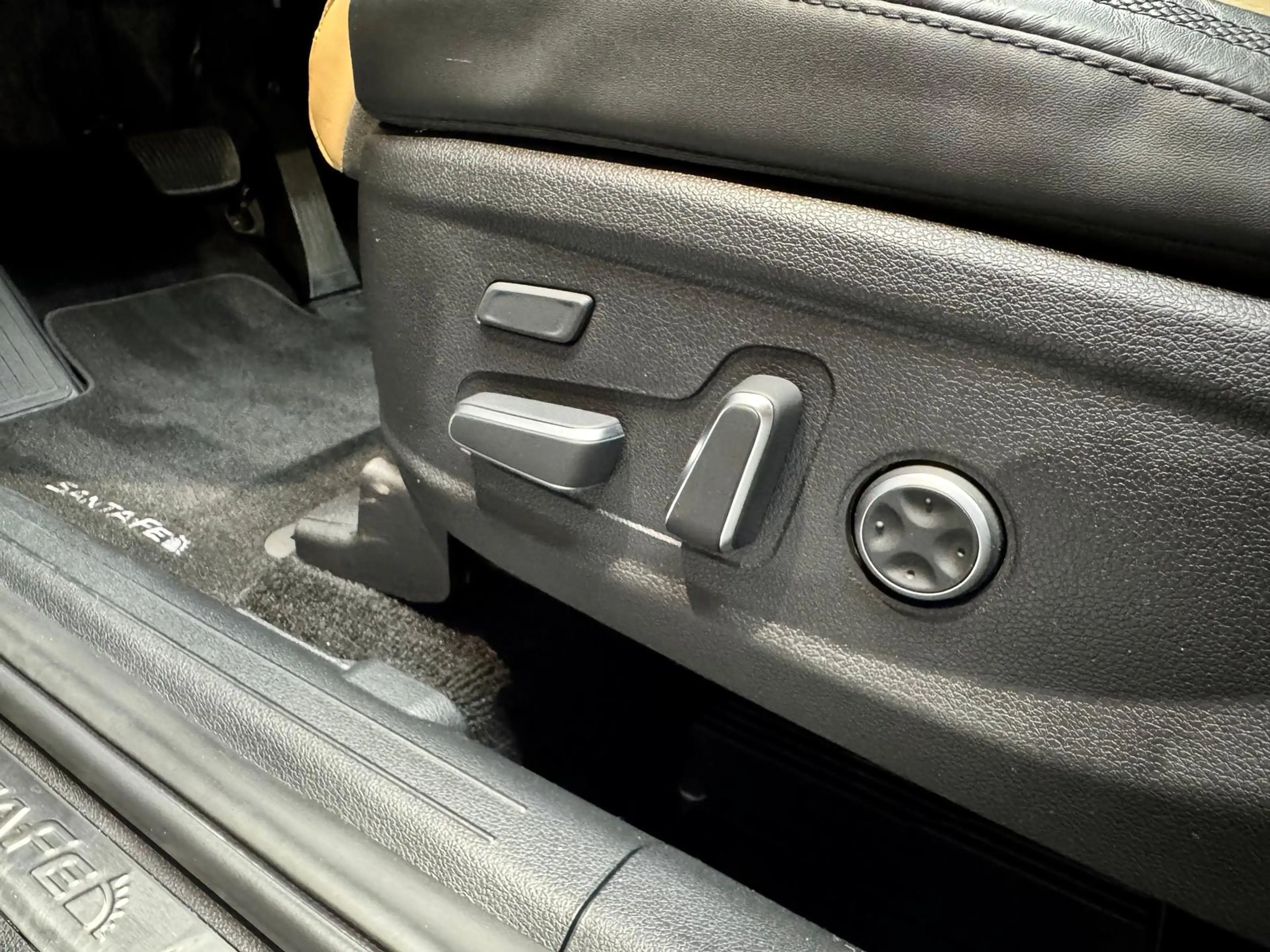 Hyundai SANTA FE Signature 4WD 2.2 CRDi+PANO+VIRTUELL+ — photo 26