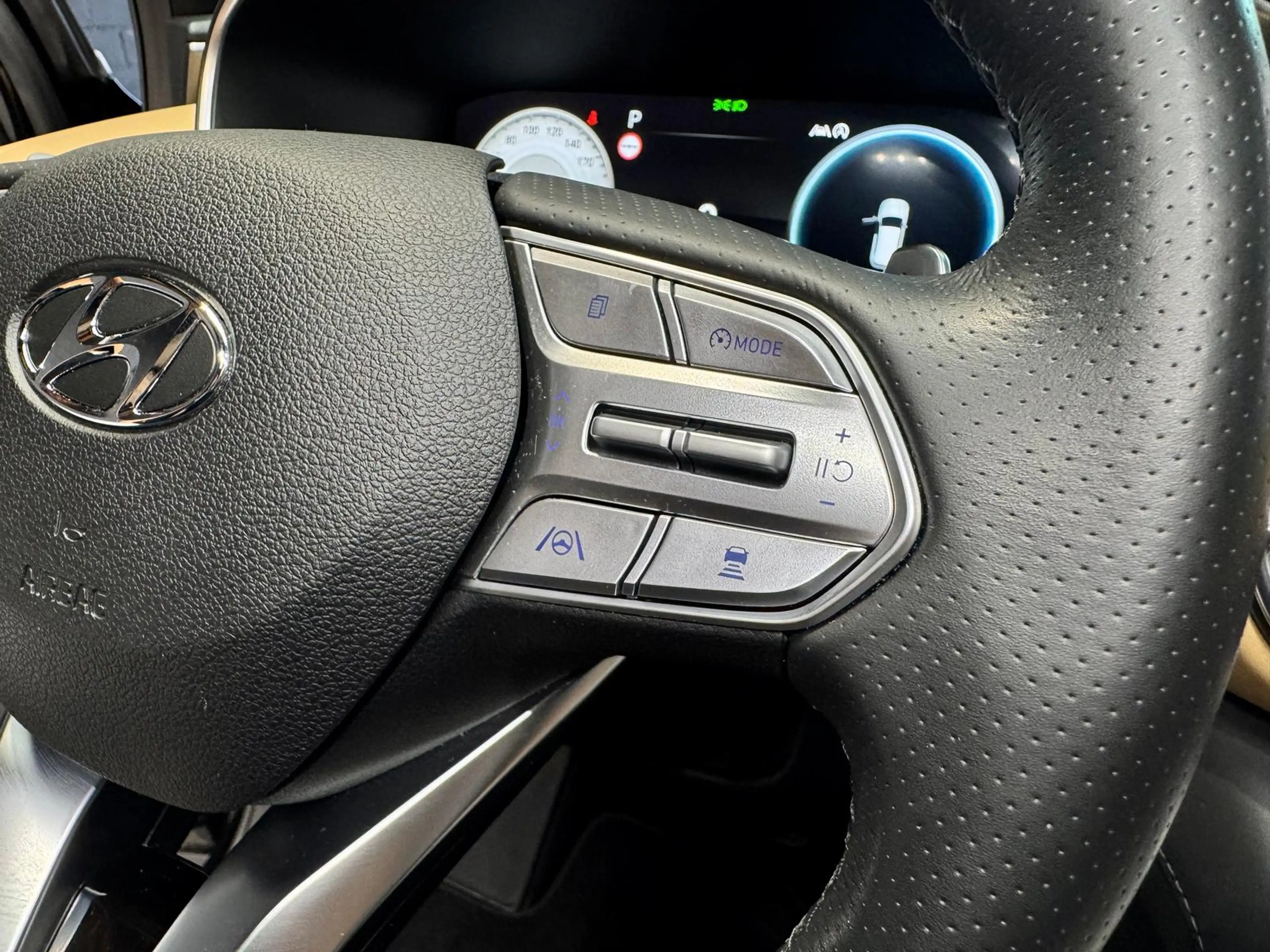 Hyundai SANTA FE Signature 4WD 2.2 CRDi+PANO+VIRTUELL+ — photo 28