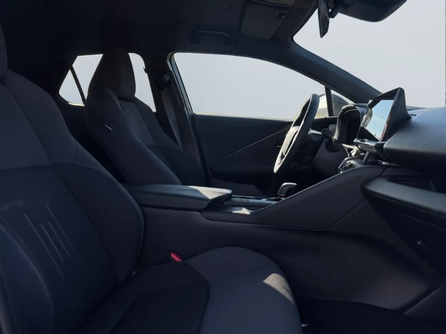 Toyota C-HR 1.8 Hybrid Black&White *Navi*LED*CarPlay* Weiß - 2