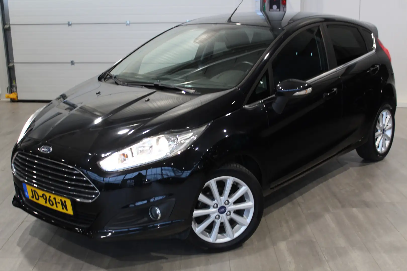 Ford Fiesta 1.0-100pk EcoBoost Titanium 5drs. Keurige Ford Fie Noir - 1
