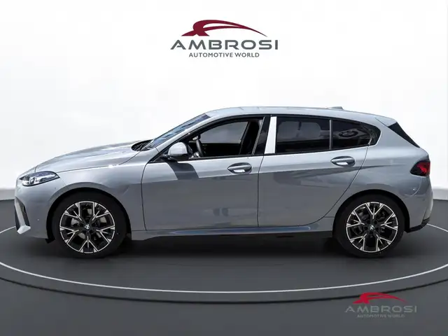 BMW 1 Series view 6