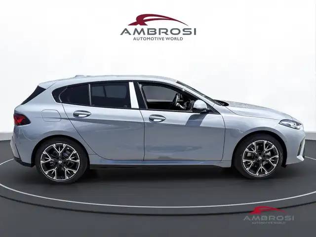 BMW 1 Series view 5