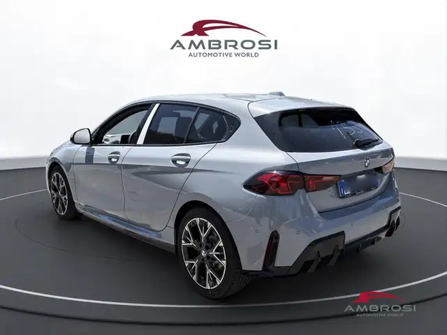 BMW 1 Series view 4