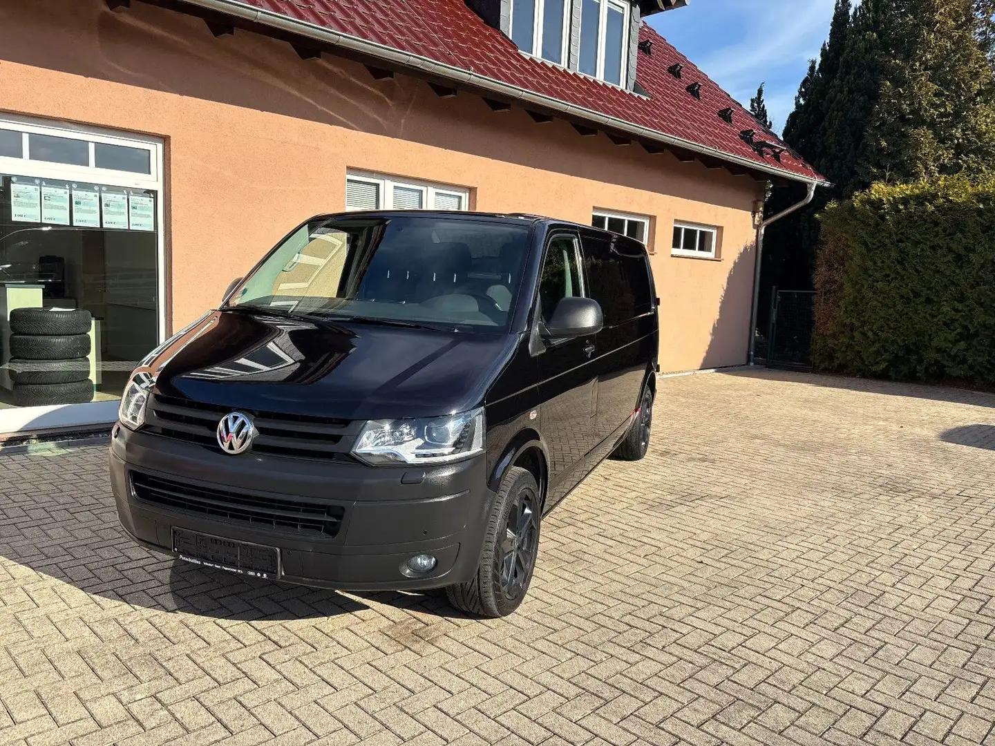 Volkswagen T5 Transporter 4Motion, Bi Xenon, AHK, großes Navi, Alu, 8-fach Schwarz - 2
