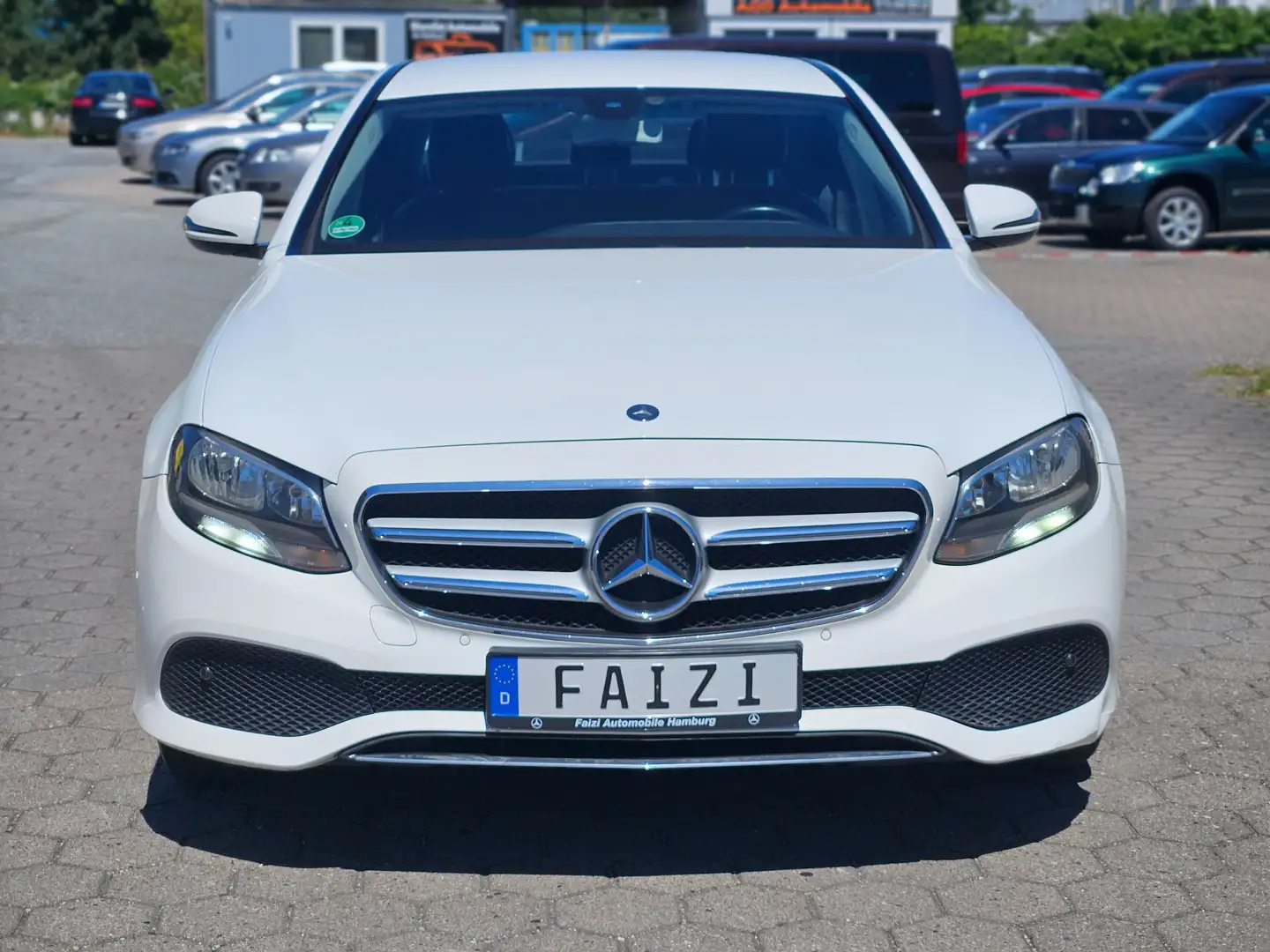 Mercedes-Benz E 200 d 9G-TRONIC Avantgarde Navi Kamera Weiß - 1