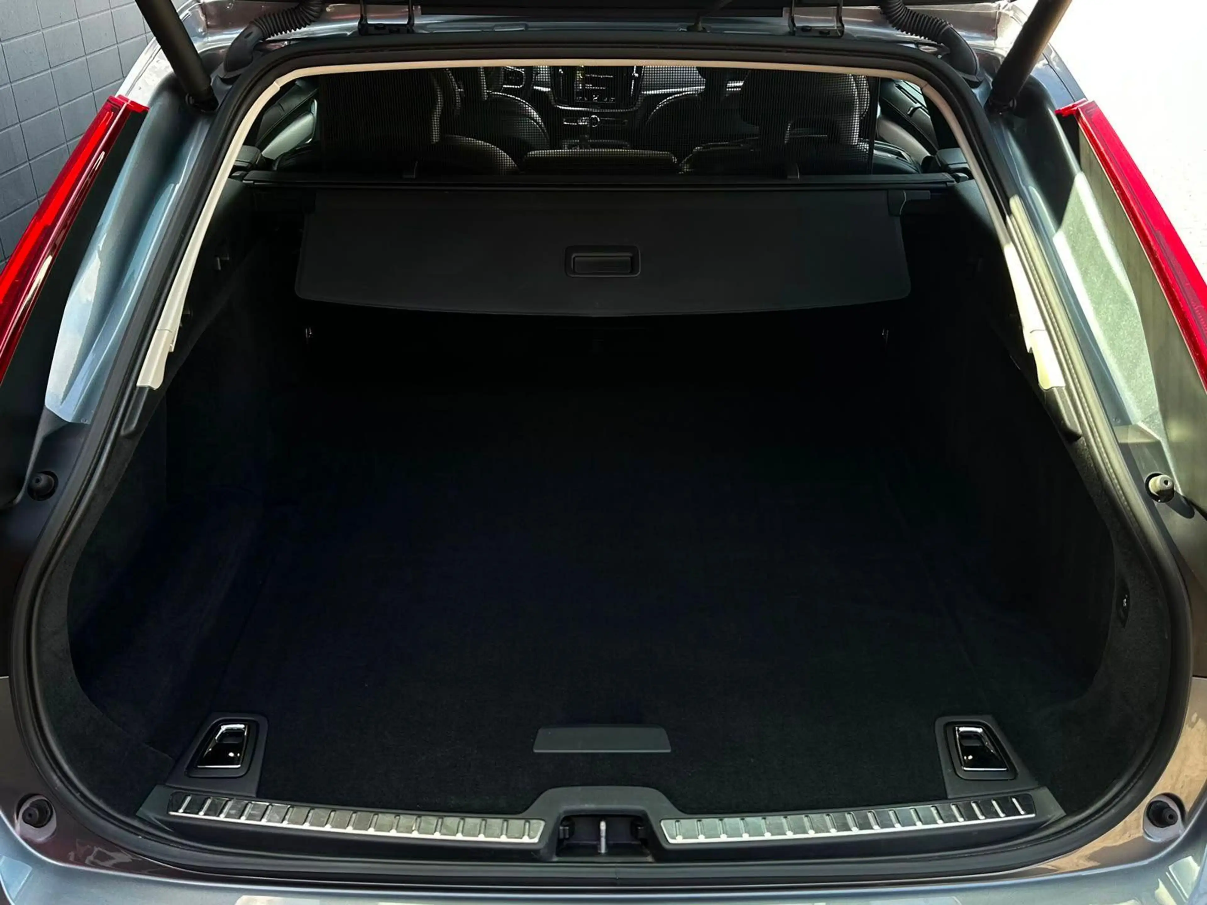 Volvo V90 2.0 D5 INSCRIPTION 4X4 LED#ACC#LED#SHZ#AHK — photo 7
