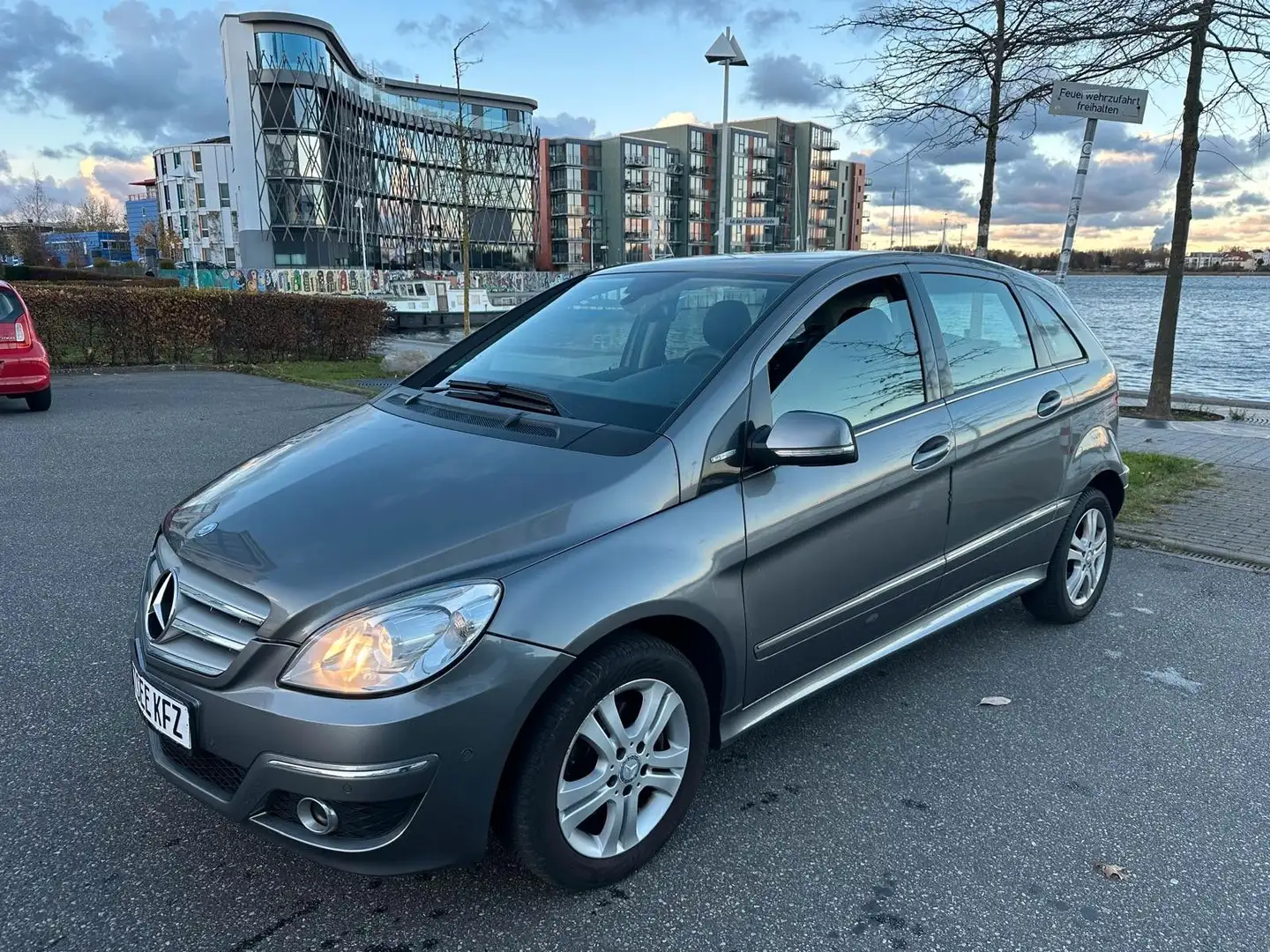 Mercedes-Benz B 170 NGT Automatik, Leder, Sitzheizung, PDC. Серый - 2