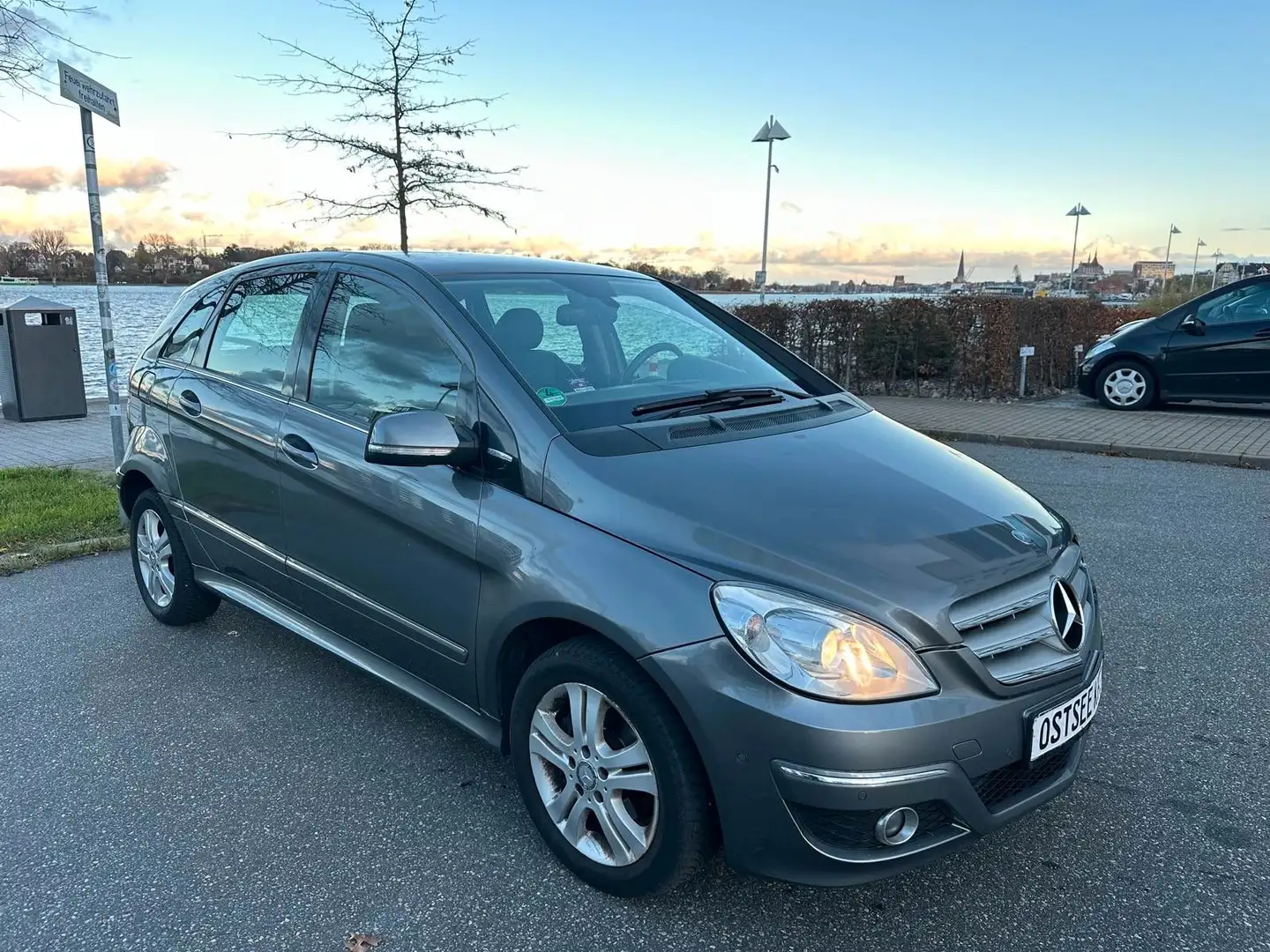 Mercedes-Benz B 170 NGT Automatik, Leder, Sitzheizung, PDC. Серый - 1