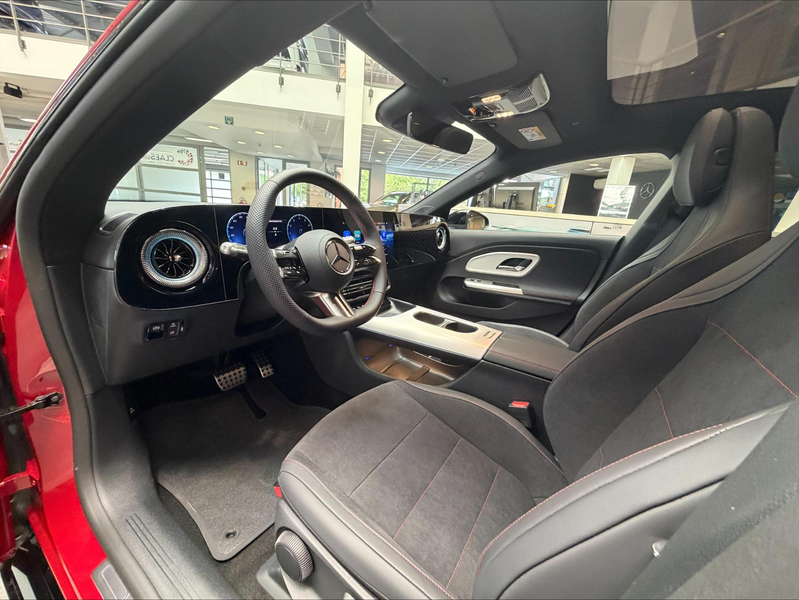 Mercedes-Benz CLA 180 CLA "140 Years Edition" Nieuwe wagen — photo 4