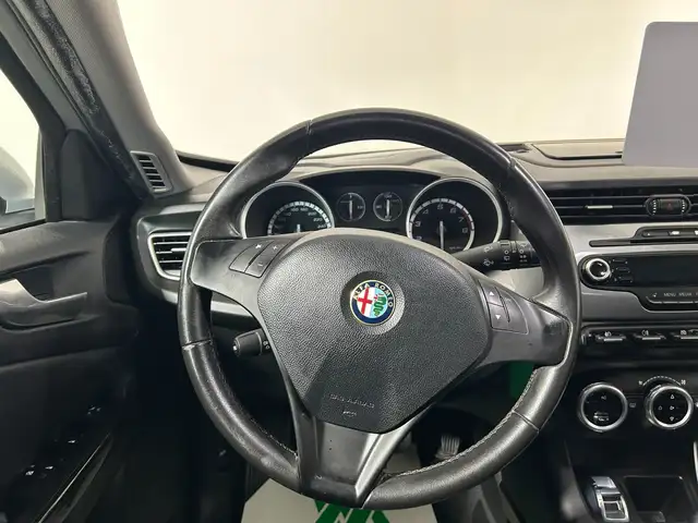 Alfa Romeo Giulietta view 12